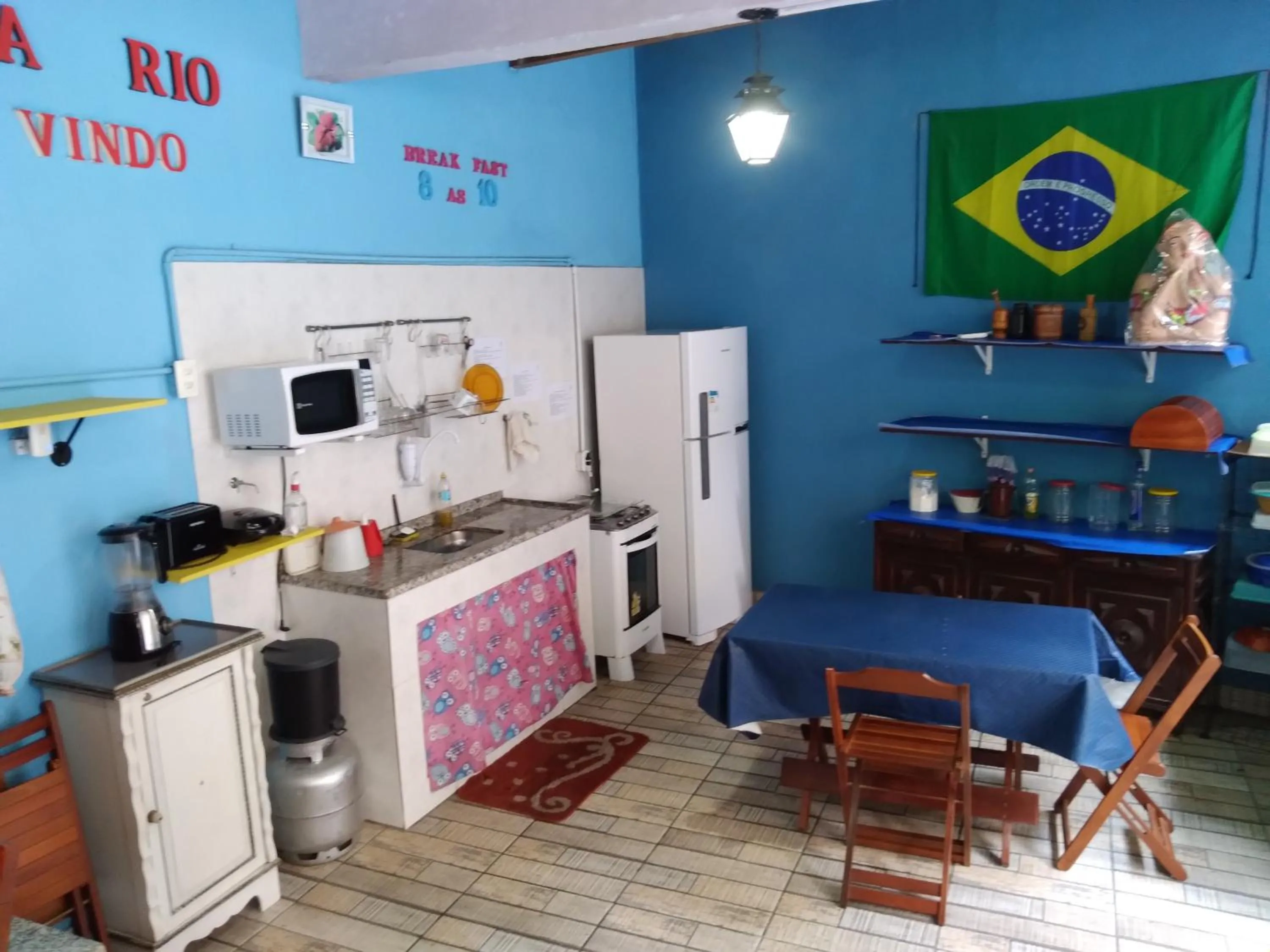 Communal kitchen in Casa da Cacaia e do Henrique