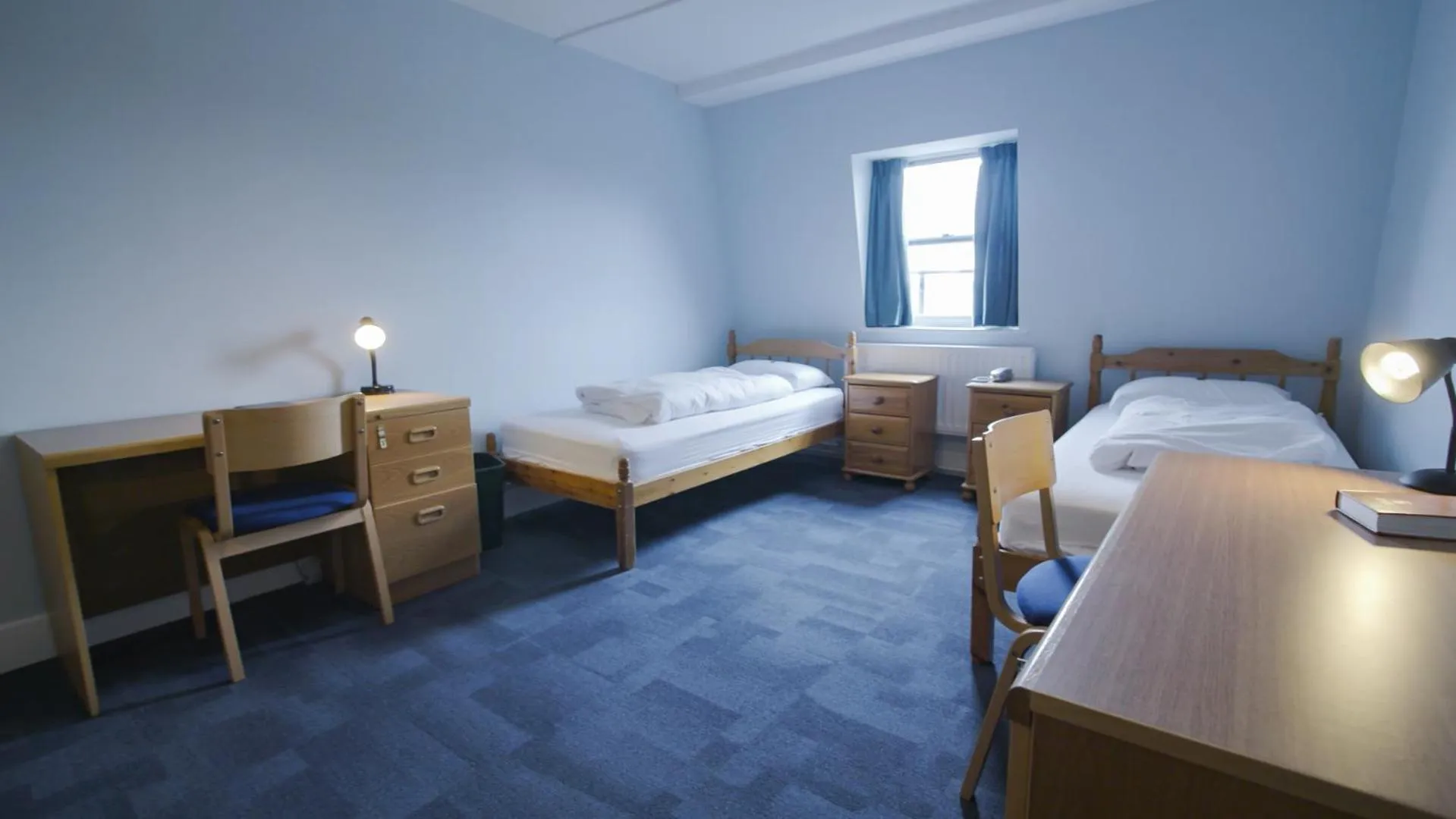 Bedroom, Bed in Lee Abbey London