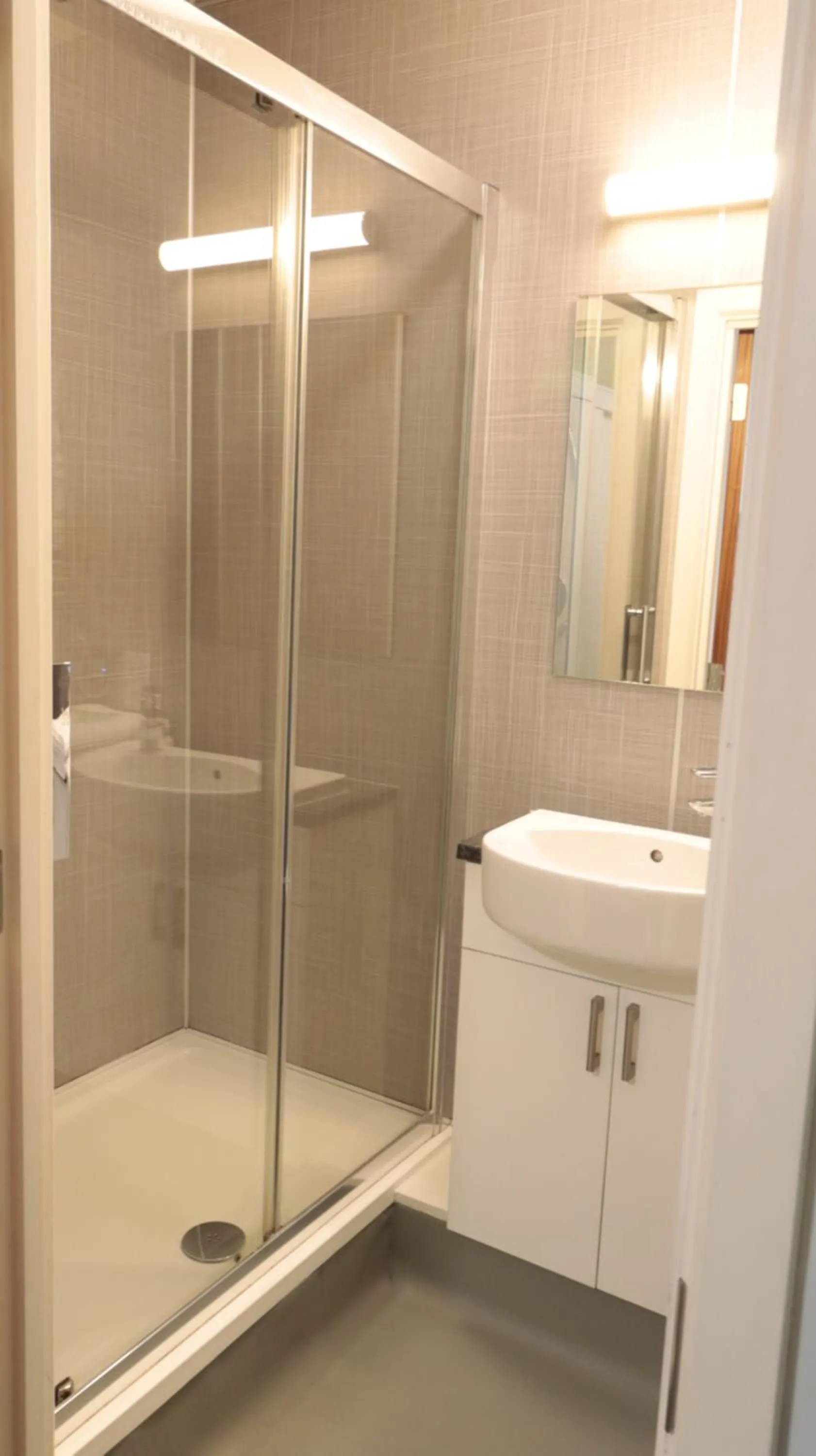 Bathroom in Lee Abbey London