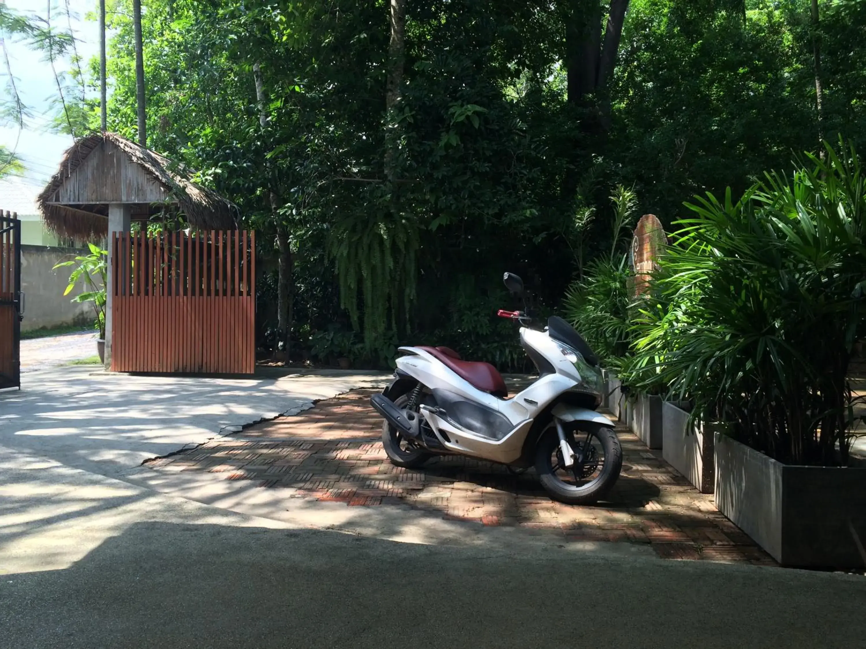 Facade/entrance in Fern House Retreat Facade/entrance in Fern House Retreat