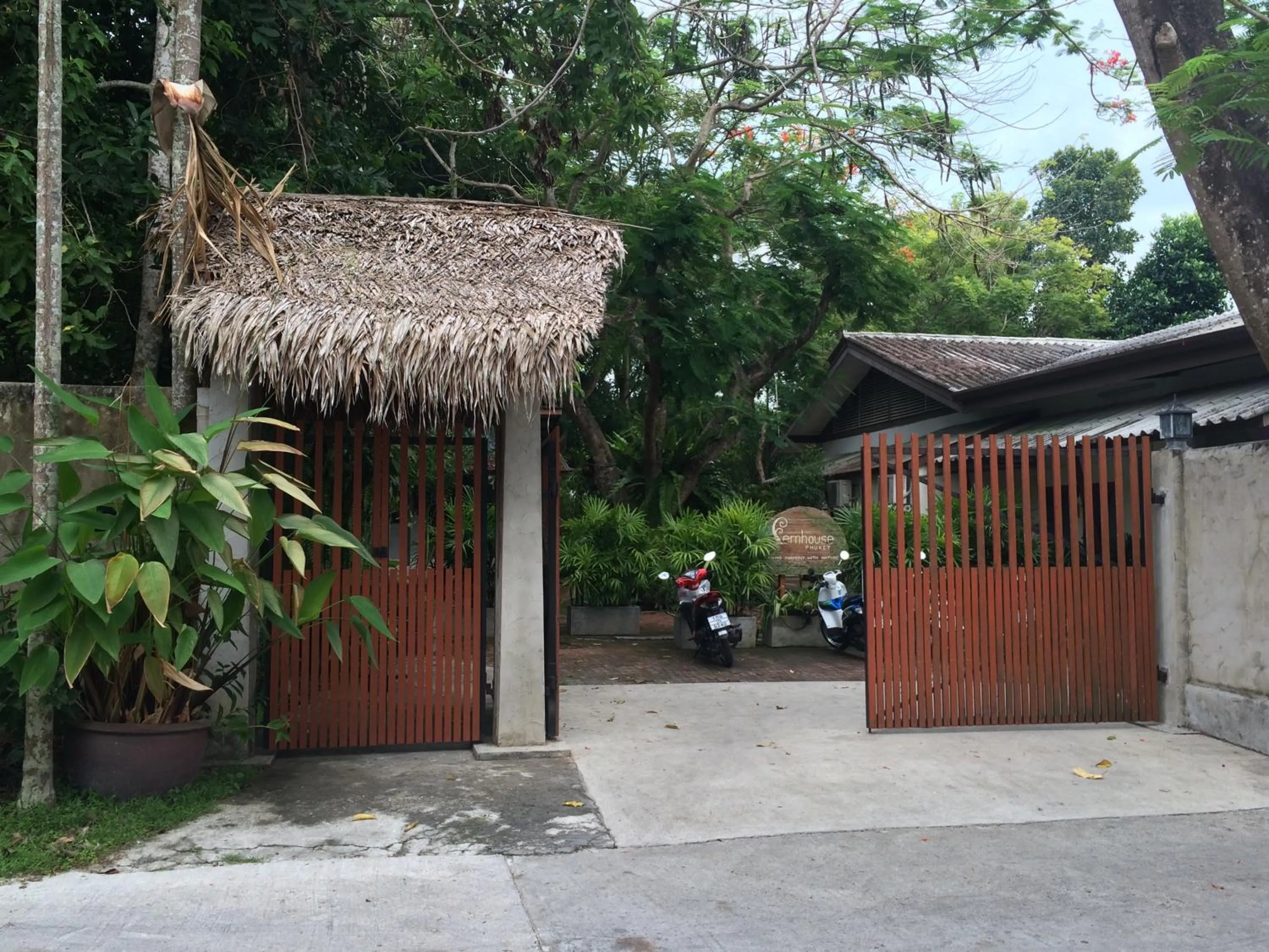 Facade/entrance in Fern House Retreat