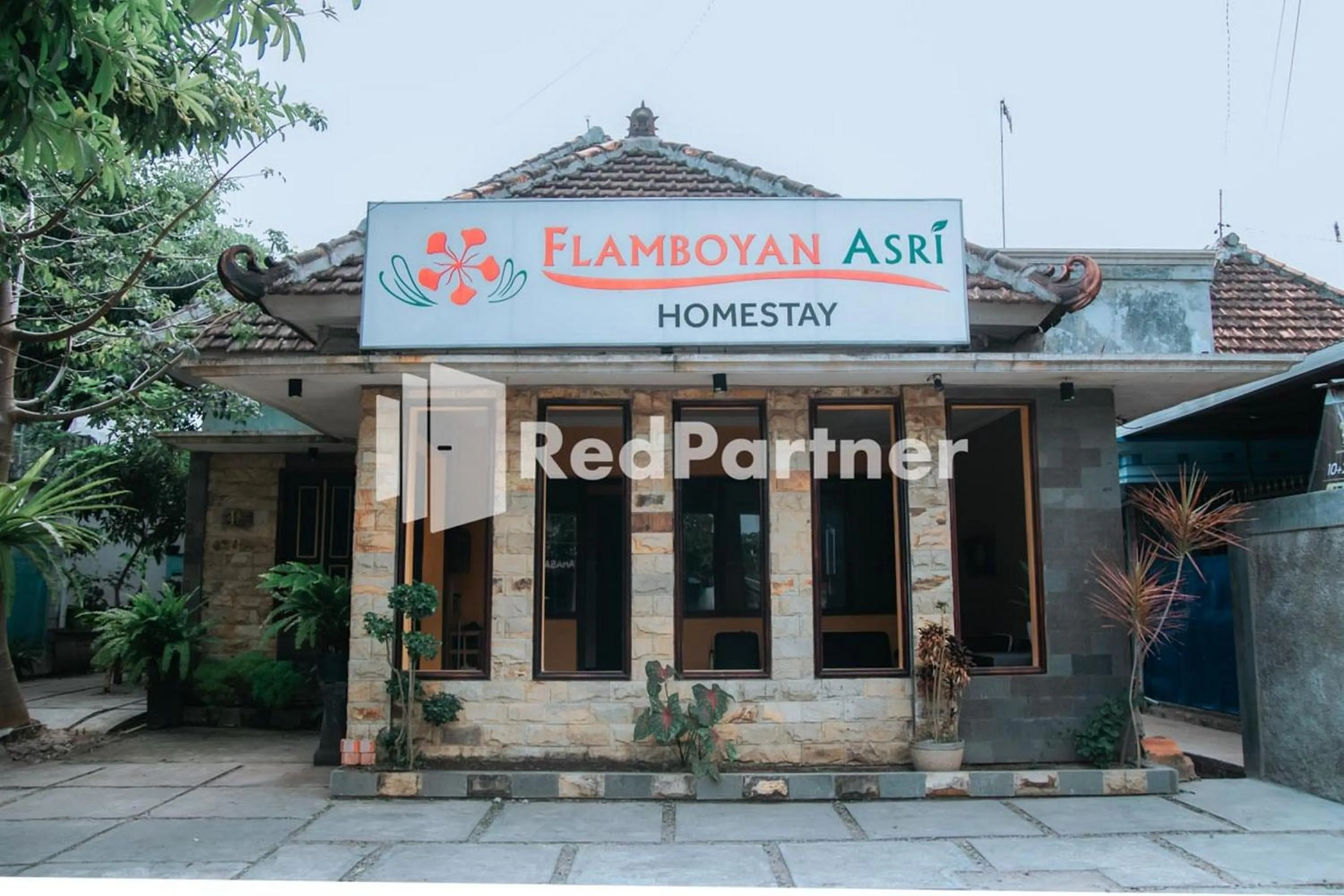 Property building in Flamboyan Asri Syariah Mitra RedDoorz near Kampung Inggris Pare