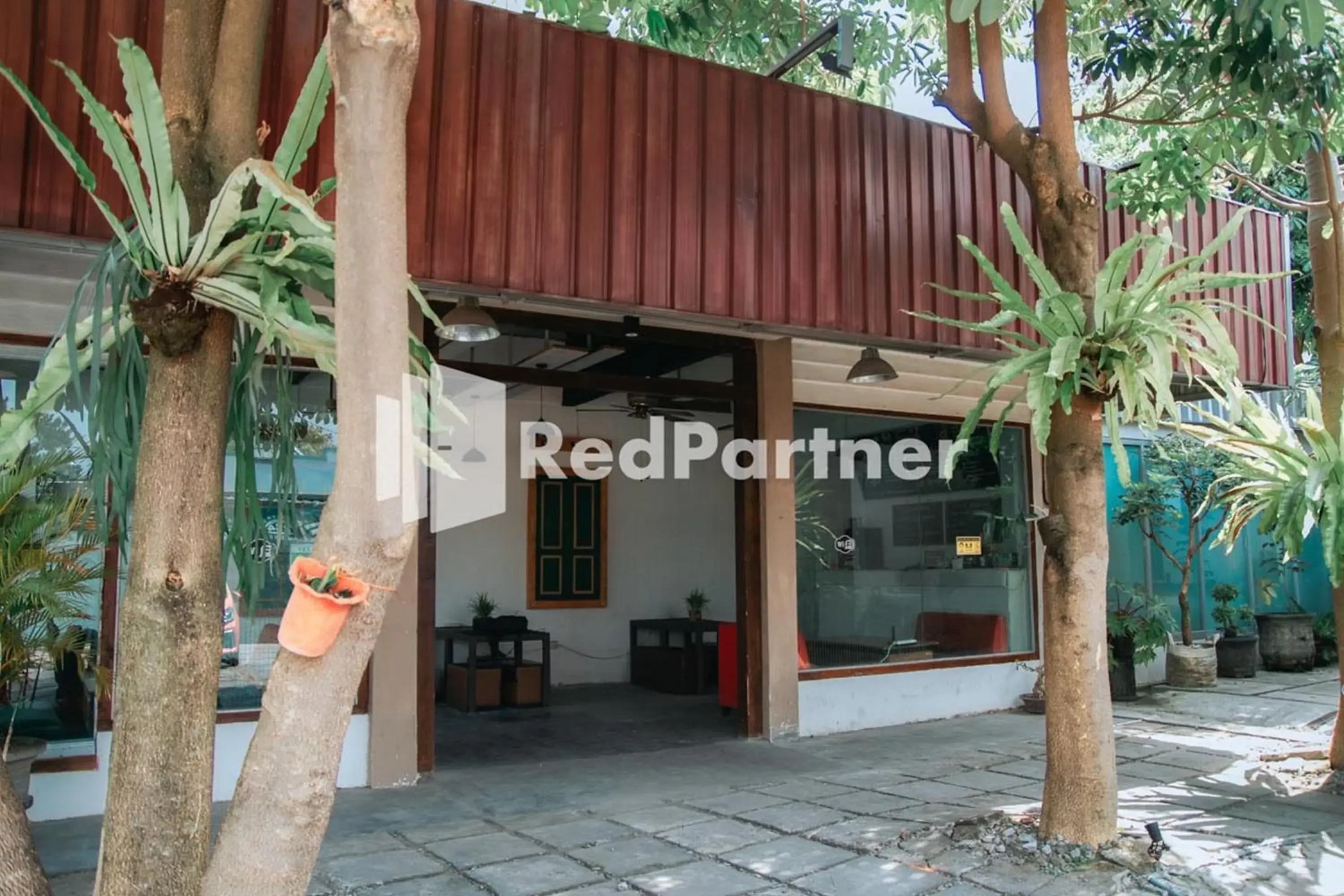 Property building in Flamboyan Asri Syariah Mitra RedDoorz near Kampung Inggris Pare Property building in Flamboyan Asri Syariah Mitra RedDoorz near Kampung Inggris Pare
