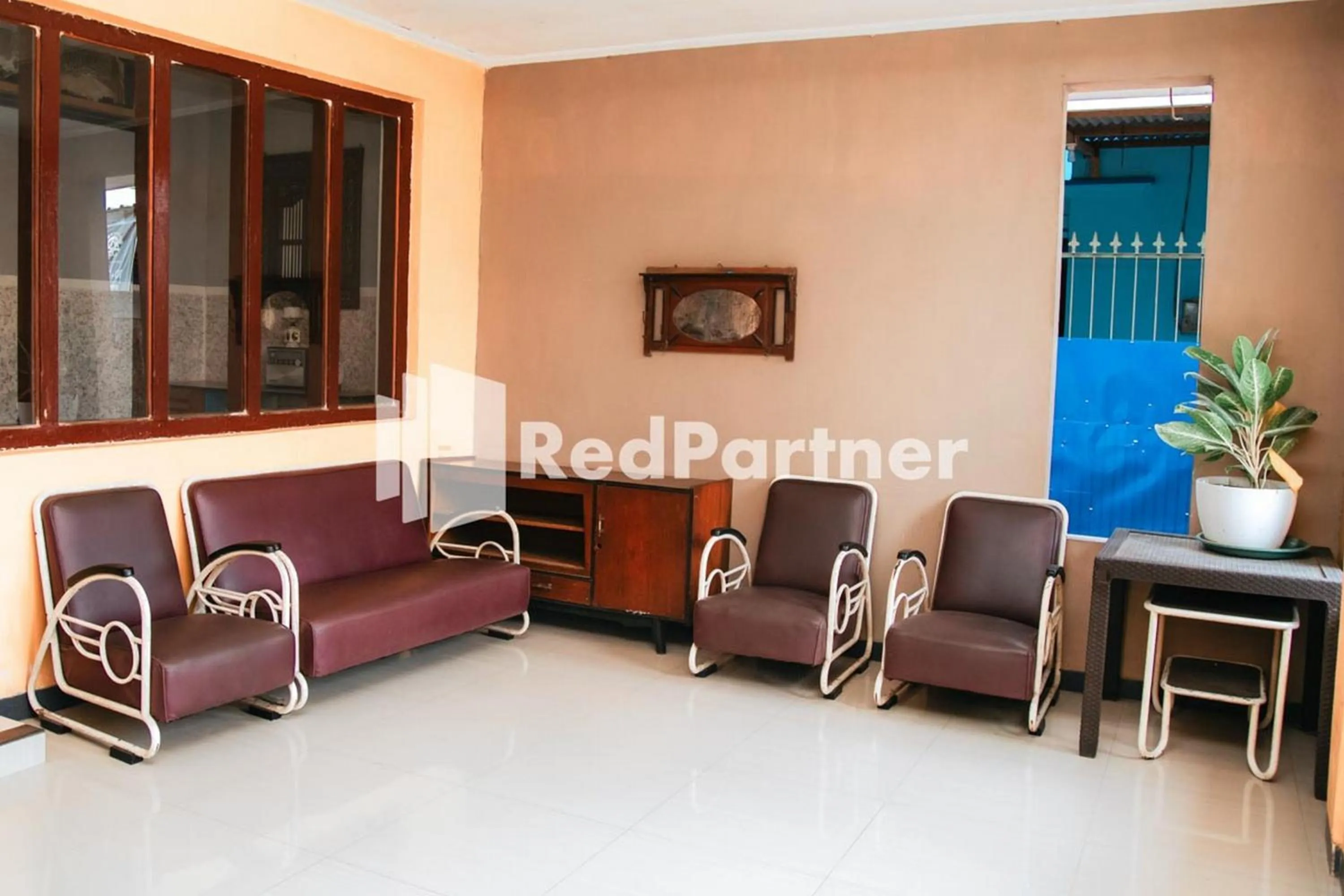 Patio in Flamboyan Asri Syariah Mitra RedDoorz near Kampung Inggris Pare