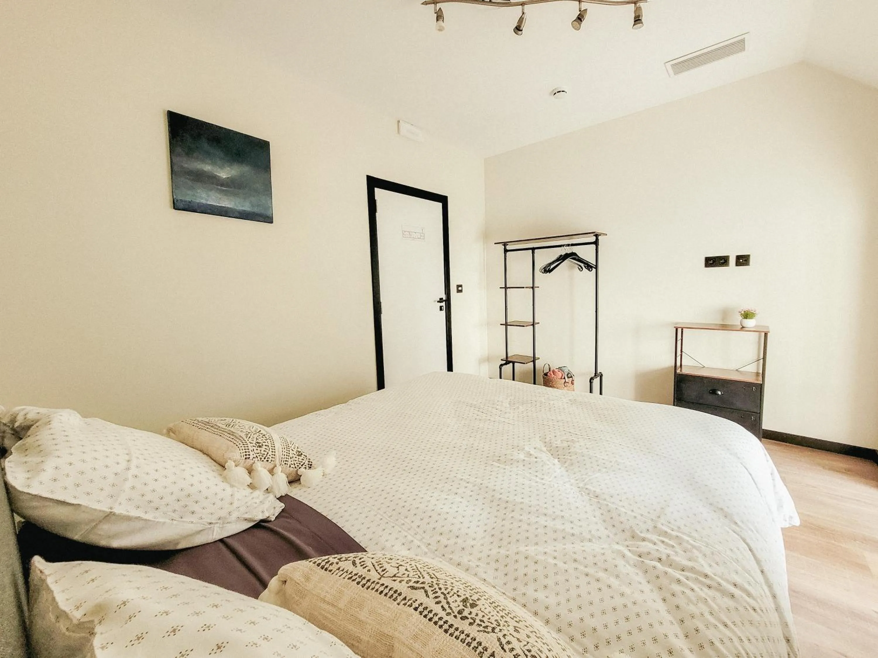 Bedroom, Bed in Au bout de mes rêves