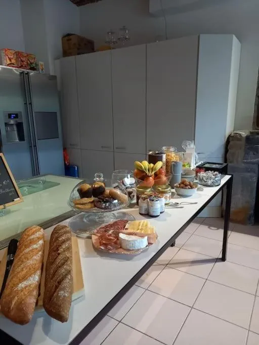 Buffet breakfast in Au bout de mes rêves