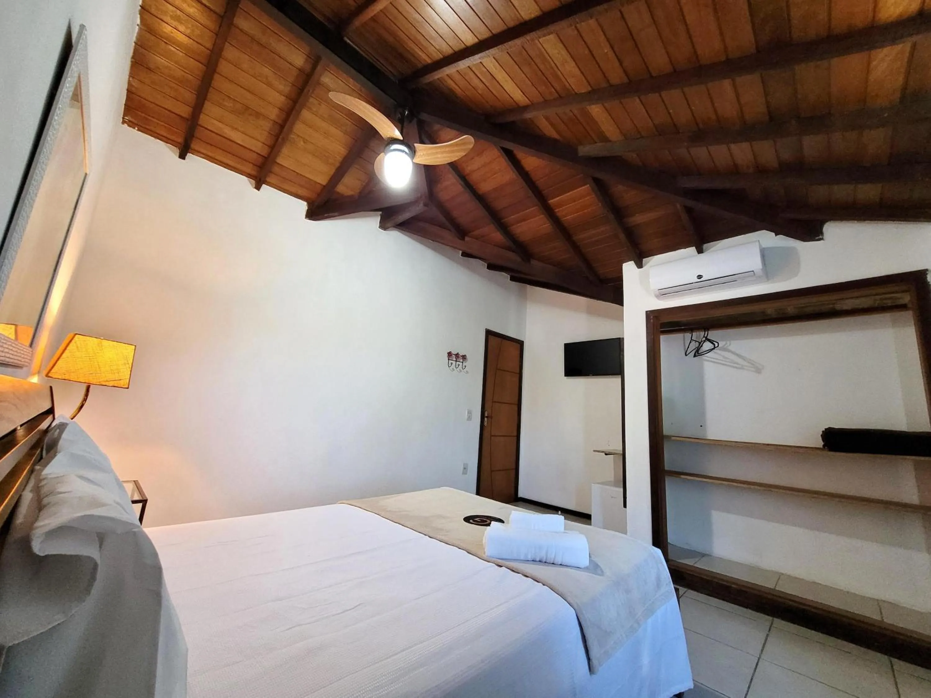 Photo of the whole room, Bed in Centro Up!