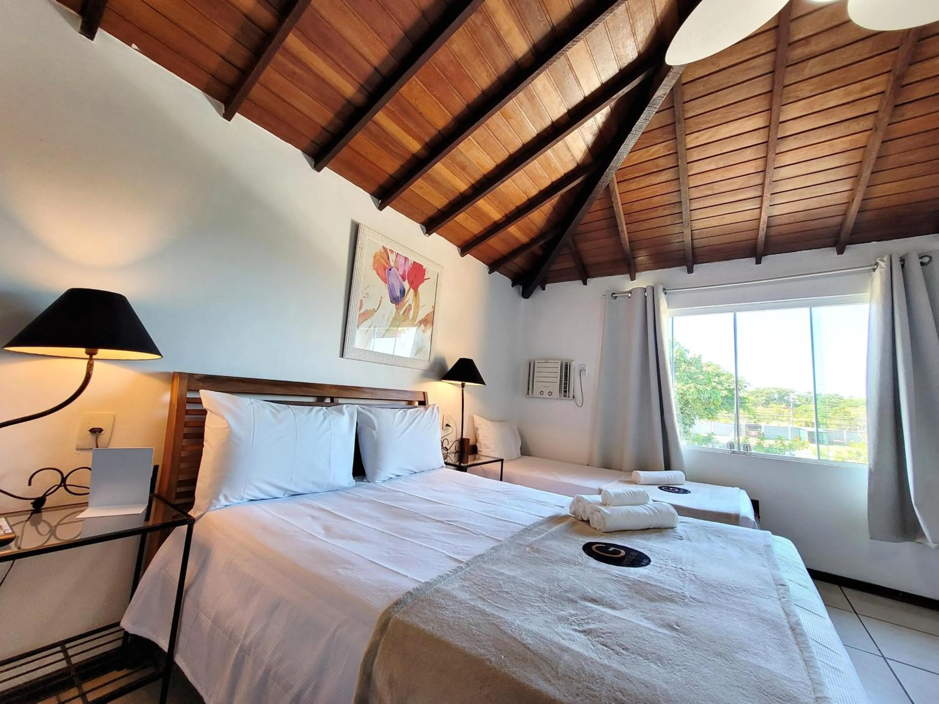 Photo of the whole room, Bed in Centro Up!