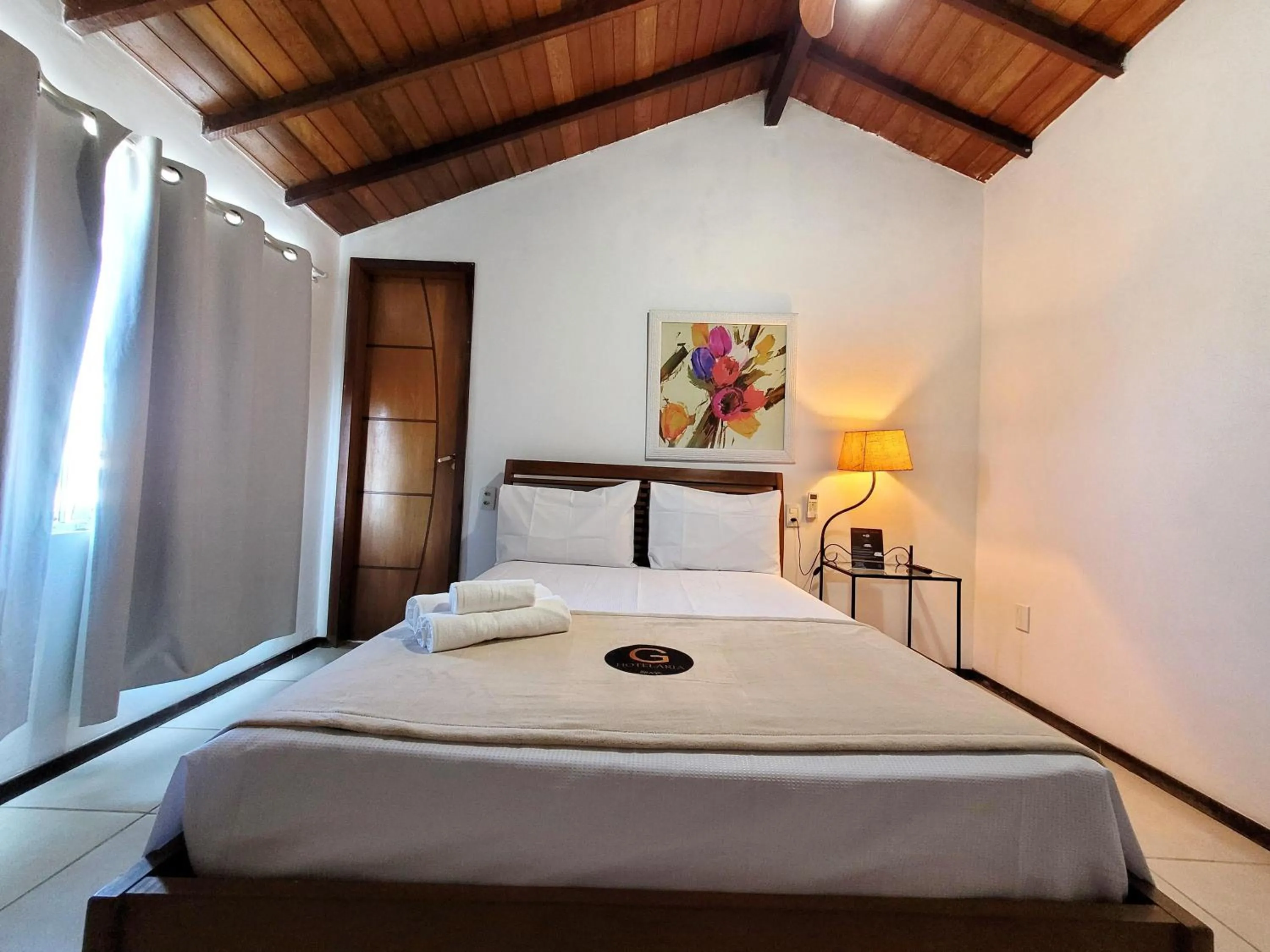 Photo of the whole room, Bed in Centro Up!