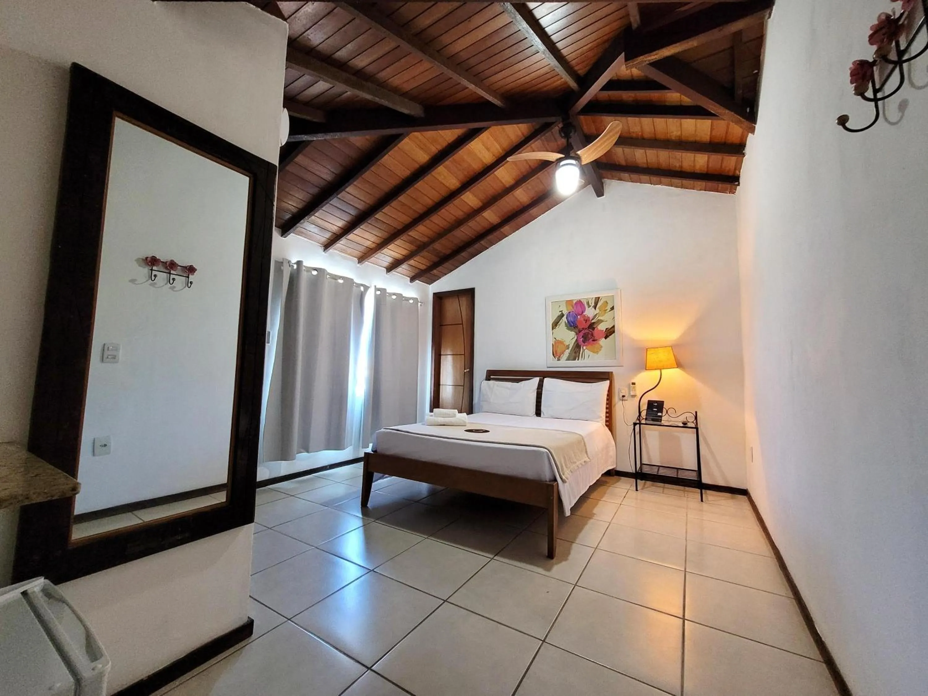 Photo of the whole room, Bed in Centro Up!