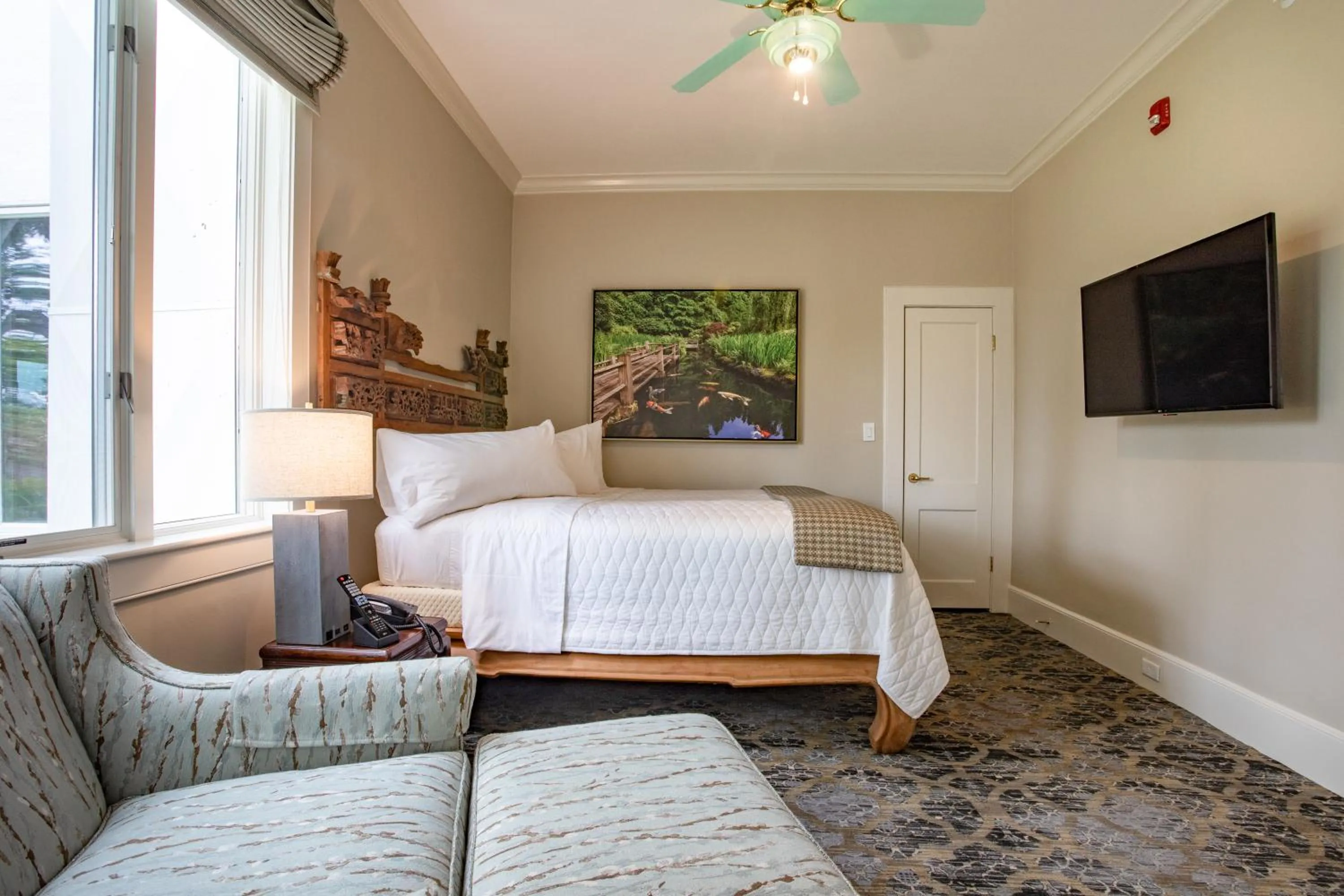 Bedroom, Bed in Shangri-La Springs