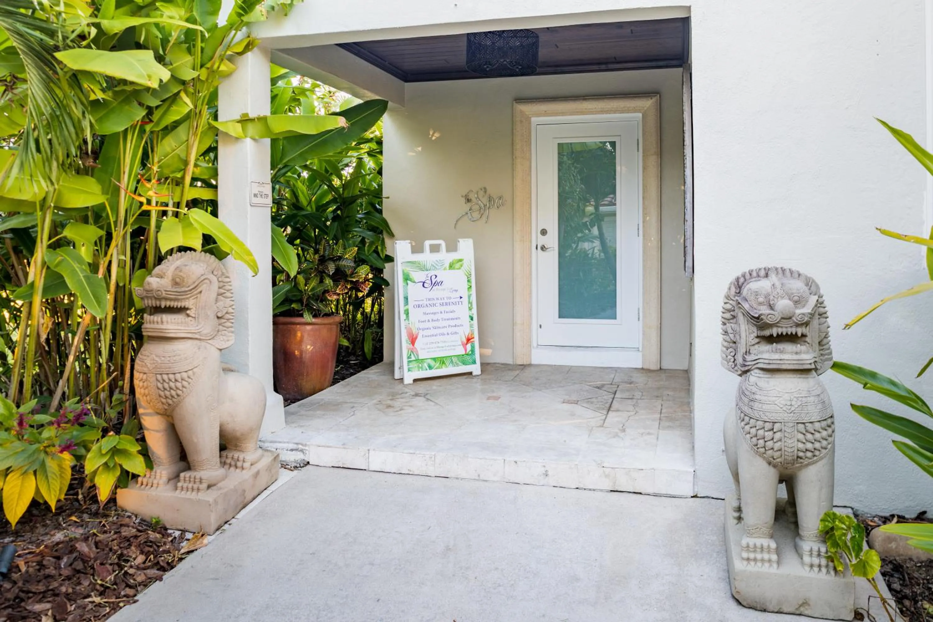 Facade/entrance in Shangri-La Springs