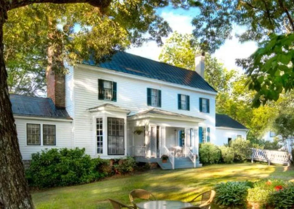 Property building in Oak Grove Bed and Breakfast