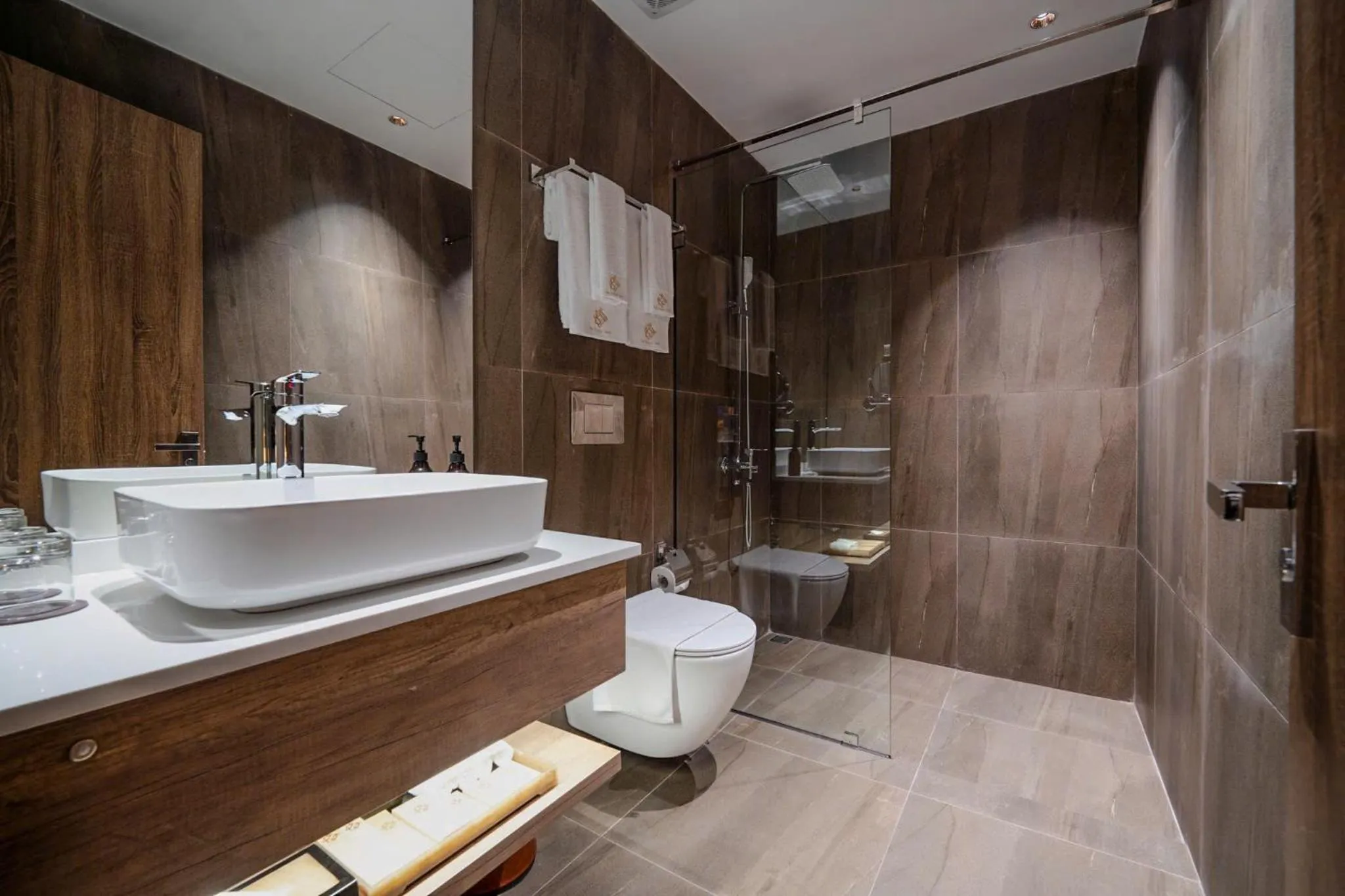 Shower in The Dream Suite