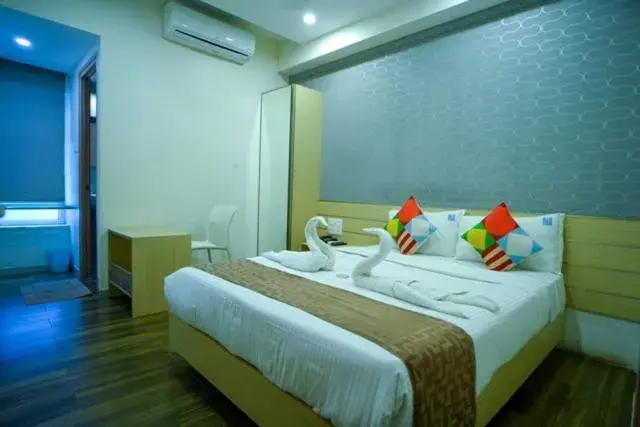 Bedroom, Bed in RAAJ PEARL Bedroom, Bed in RAAJ PEARL