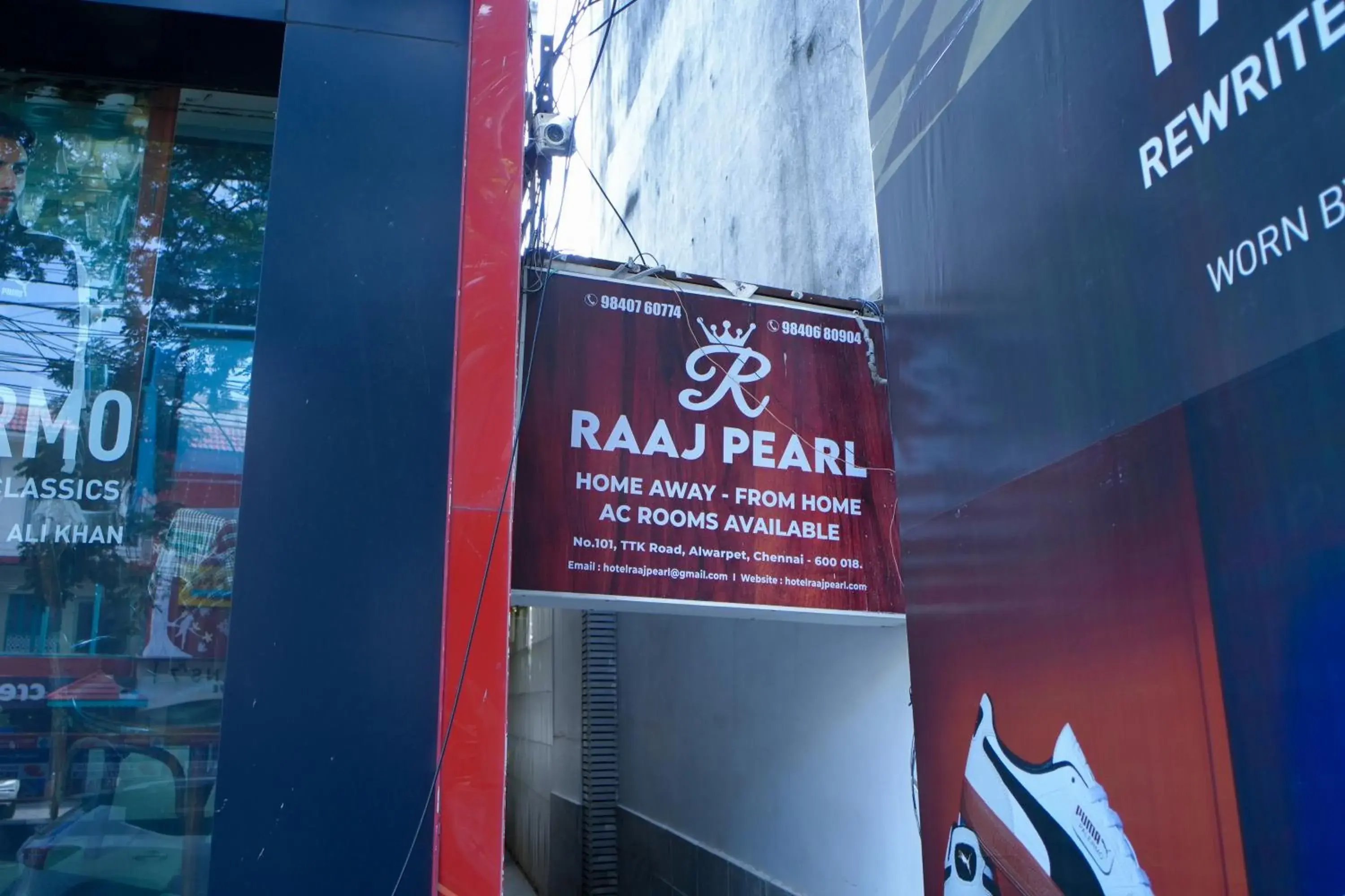 Facade/entrance in RAAJ PEARL Facade/entrance in RAAJ PEARL