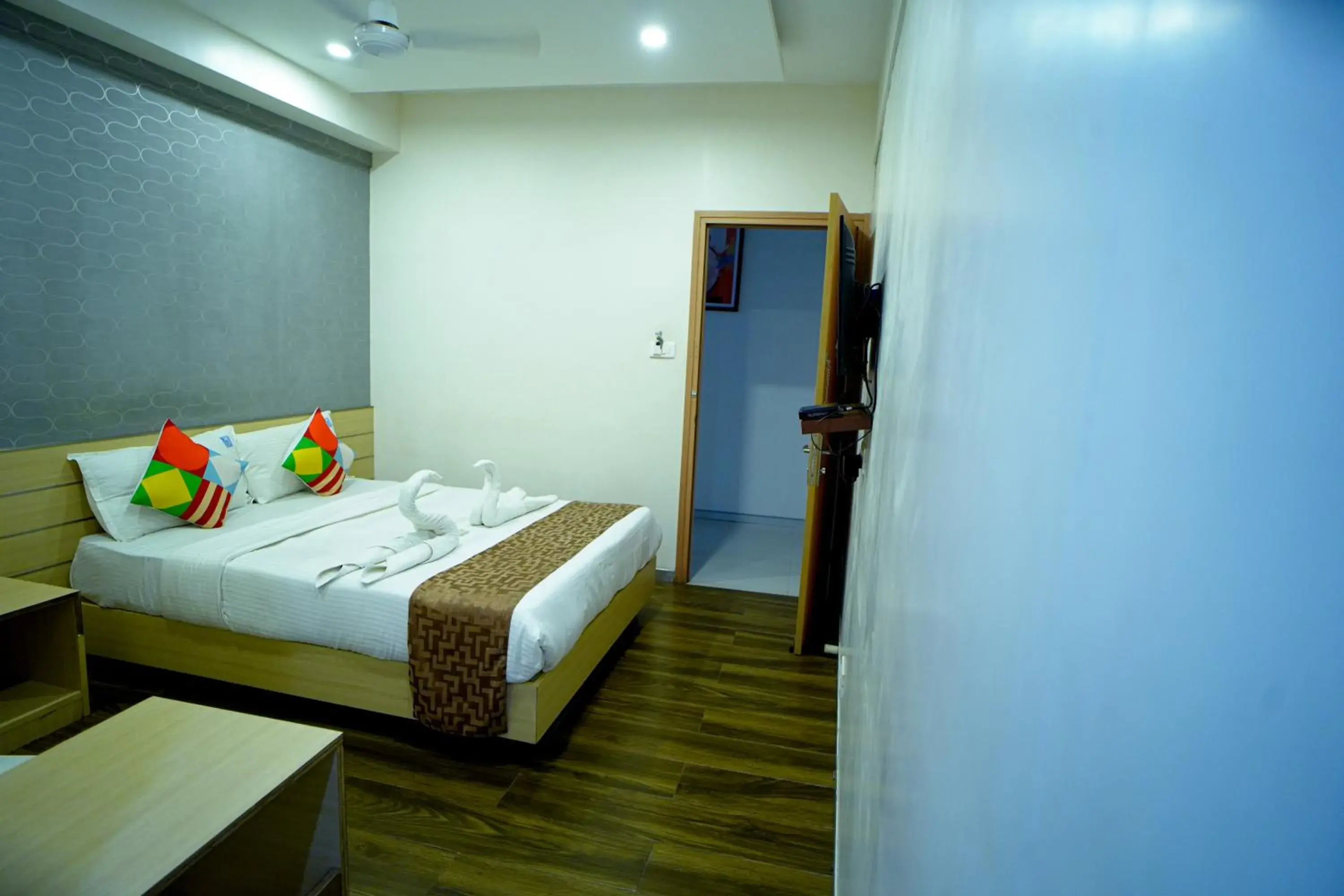 Photo of the whole room, Bed in RAAJ PEARL Photo of the whole room, Bed in RAAJ PEARL