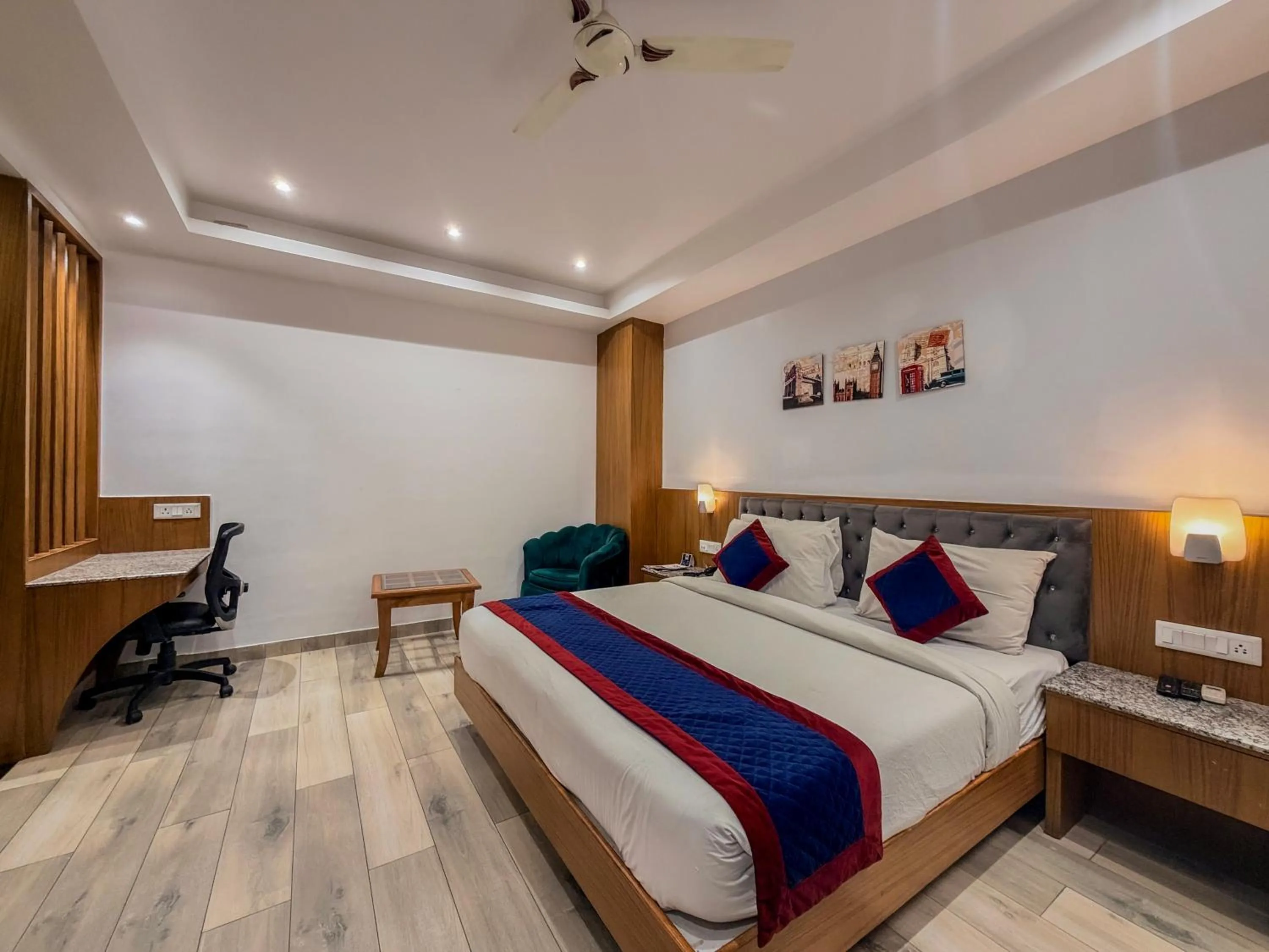 Bed in Zip By Spree Hotels Grand Legacy Prime