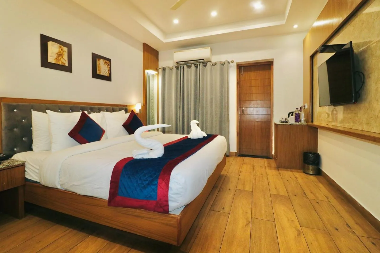 Bed in Zip By Spree Hotels Grand Legacy Prime