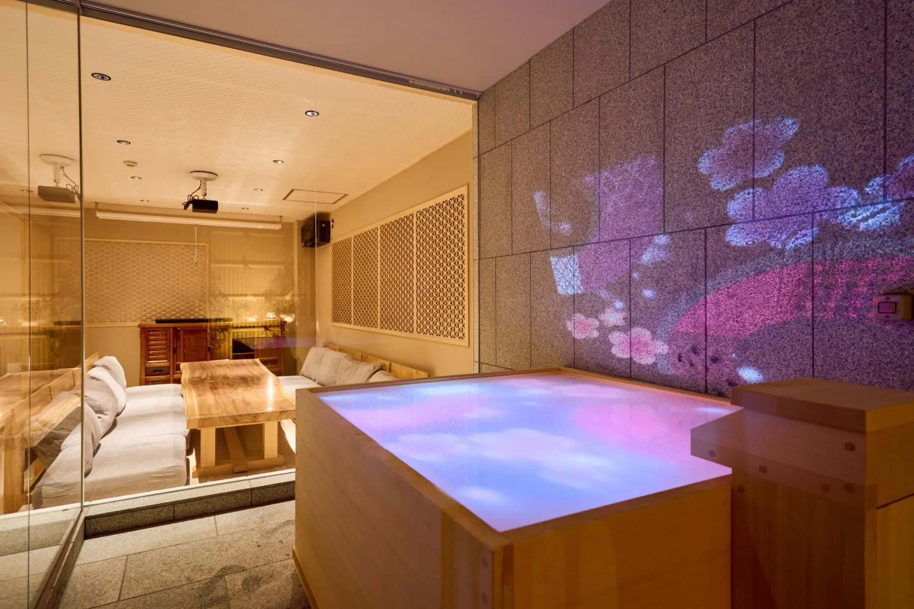 KONJAKUSO Osaka Tempozan "IKESU" Projection M apping SPA "TAKADORO" Wheel View KONJAKUSO Osaka Tempozan "IKESU" Projection M apping SPA "TAKADORO" Wheel View