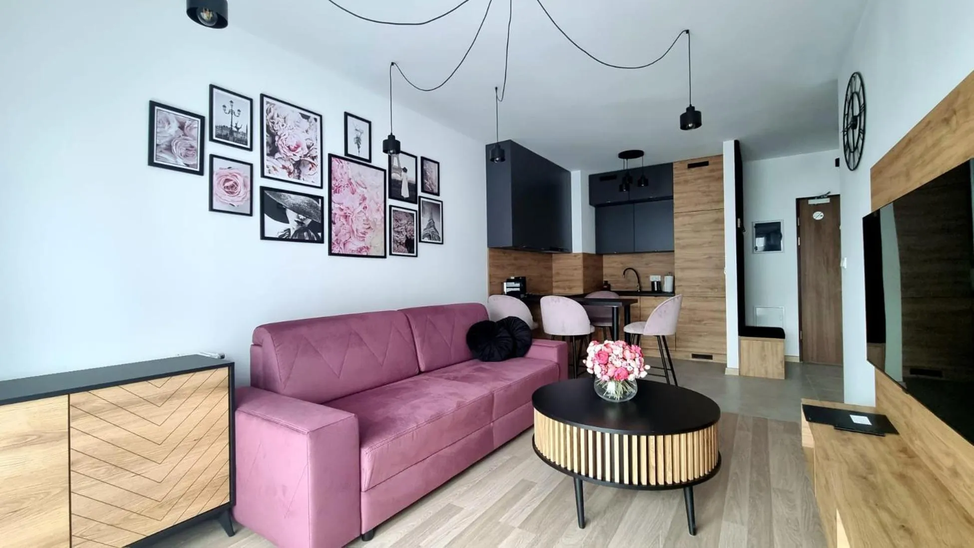 TV and multimedia in NOOK NOOK Apartments Bytkowska 103