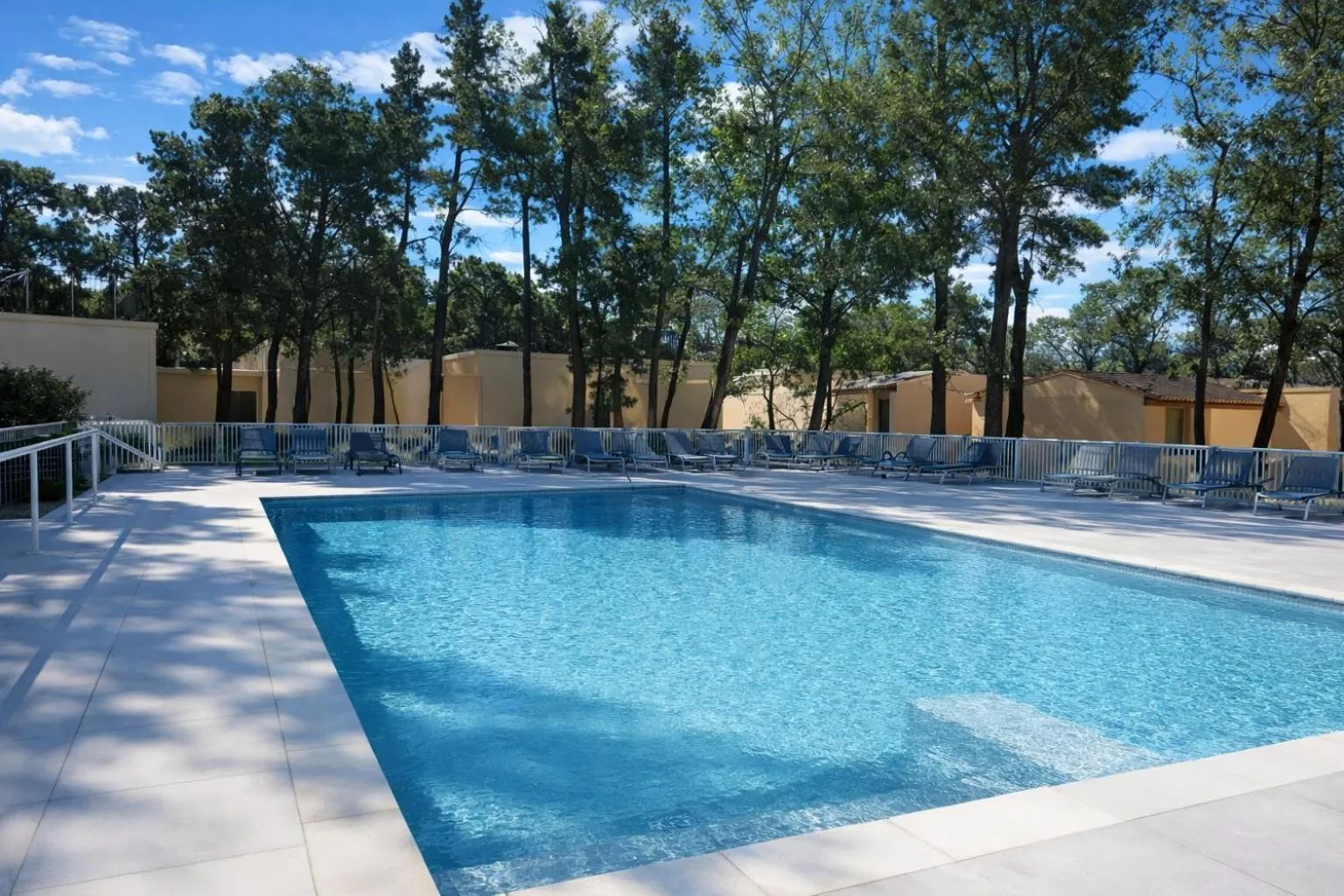 Swimming pool in Bastidon Provençal - Patio privé, Piscine - Charme