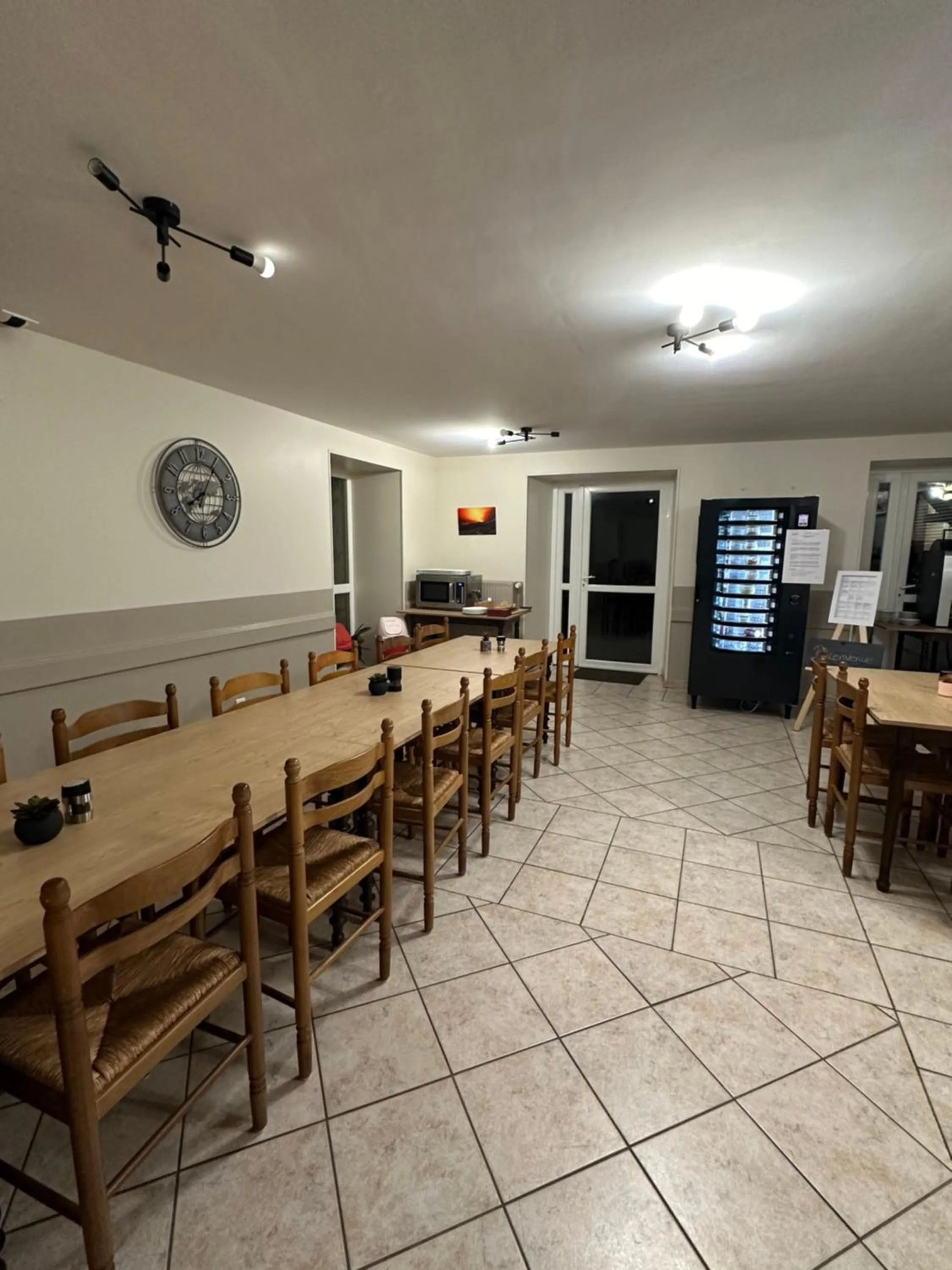 Restaurant/places to eat in Contact Hôtel La Métairie