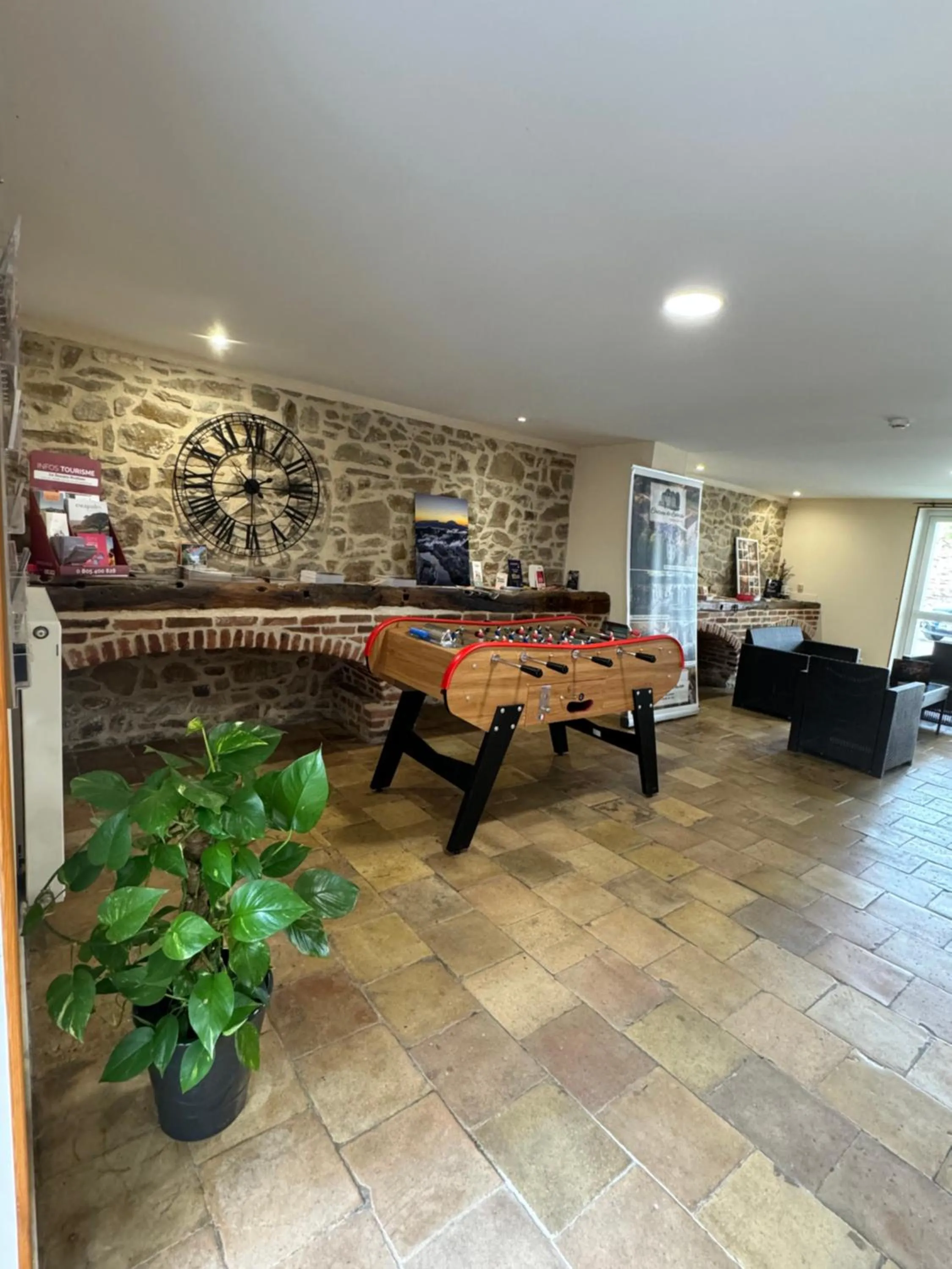 Lobby or reception in Contact Hôtel La Métairie