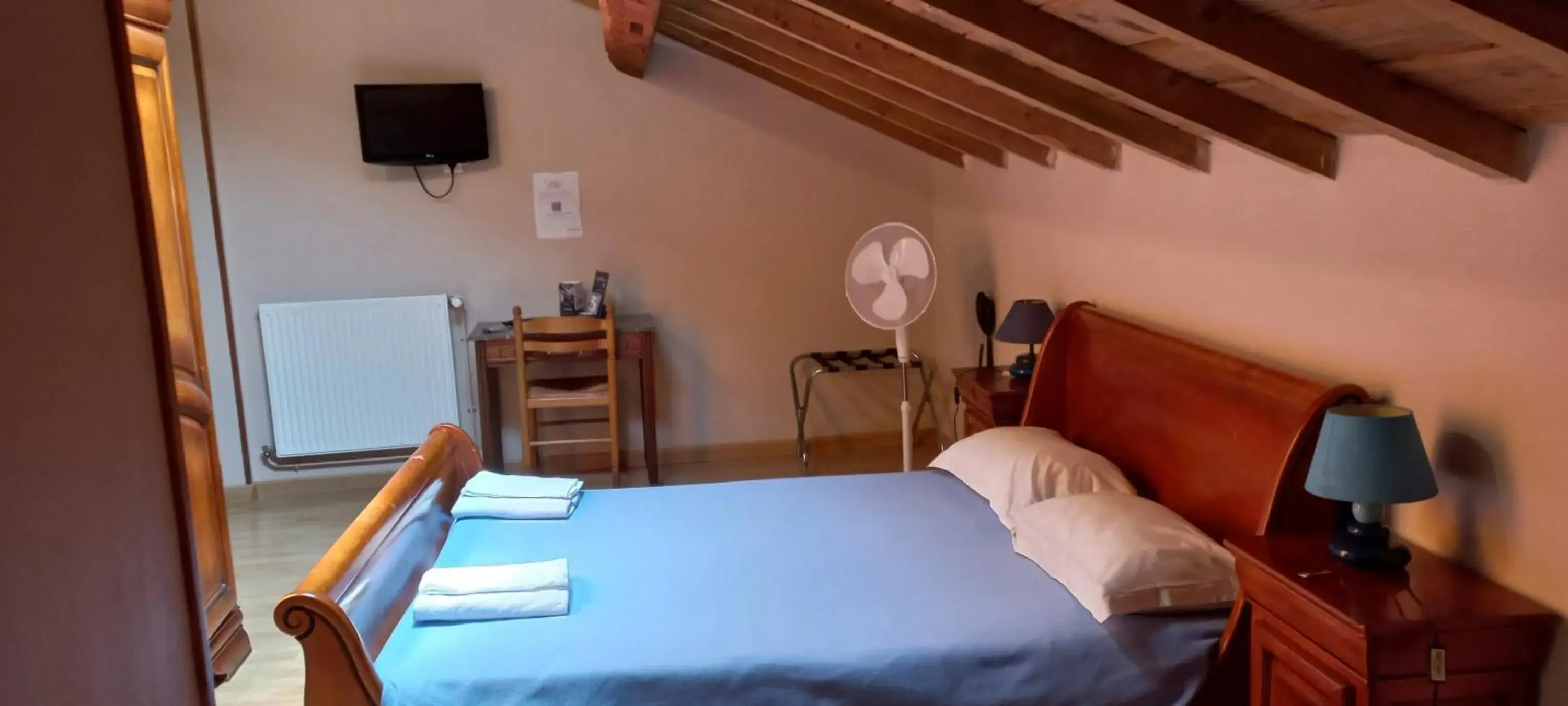 Comfort Economy Double Room in Contact Hôtel La Métairie Comfort Economy Double Room in Contact Hôtel La Métairie