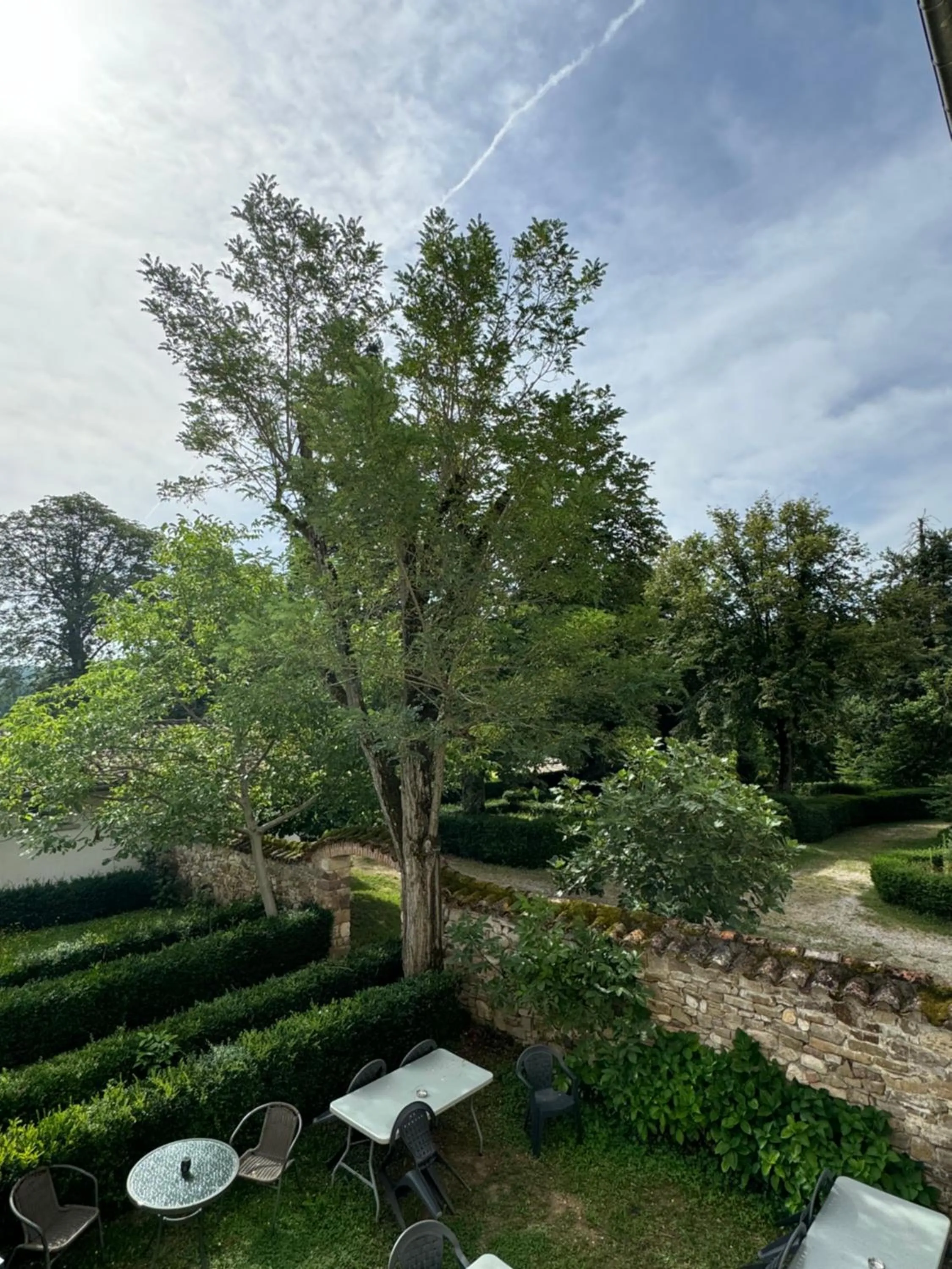 Patio in Contact Hôtel La Métairie