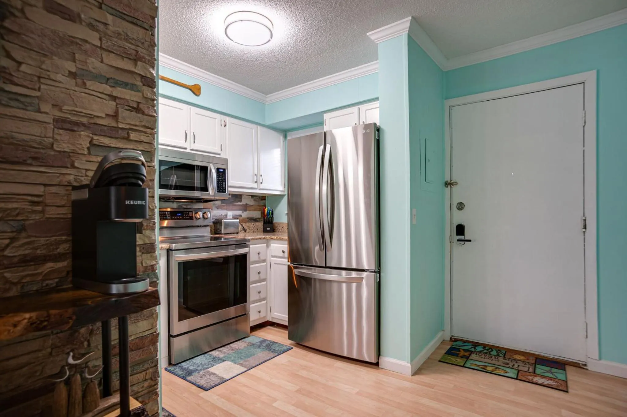 Kitchen or kitchenette in The Rustic Anchor