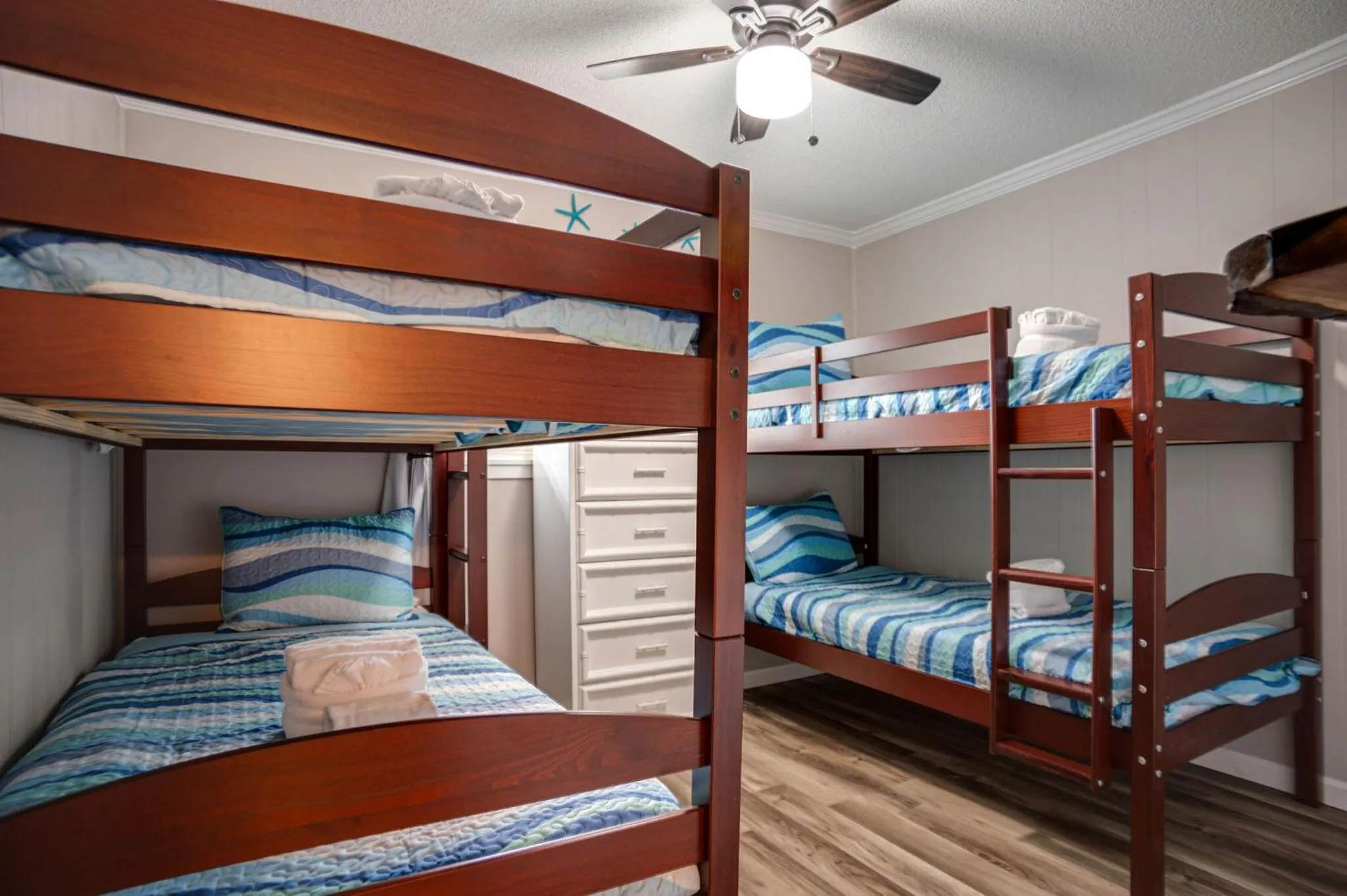 Bedroom, Bed in The Rustic Anchor