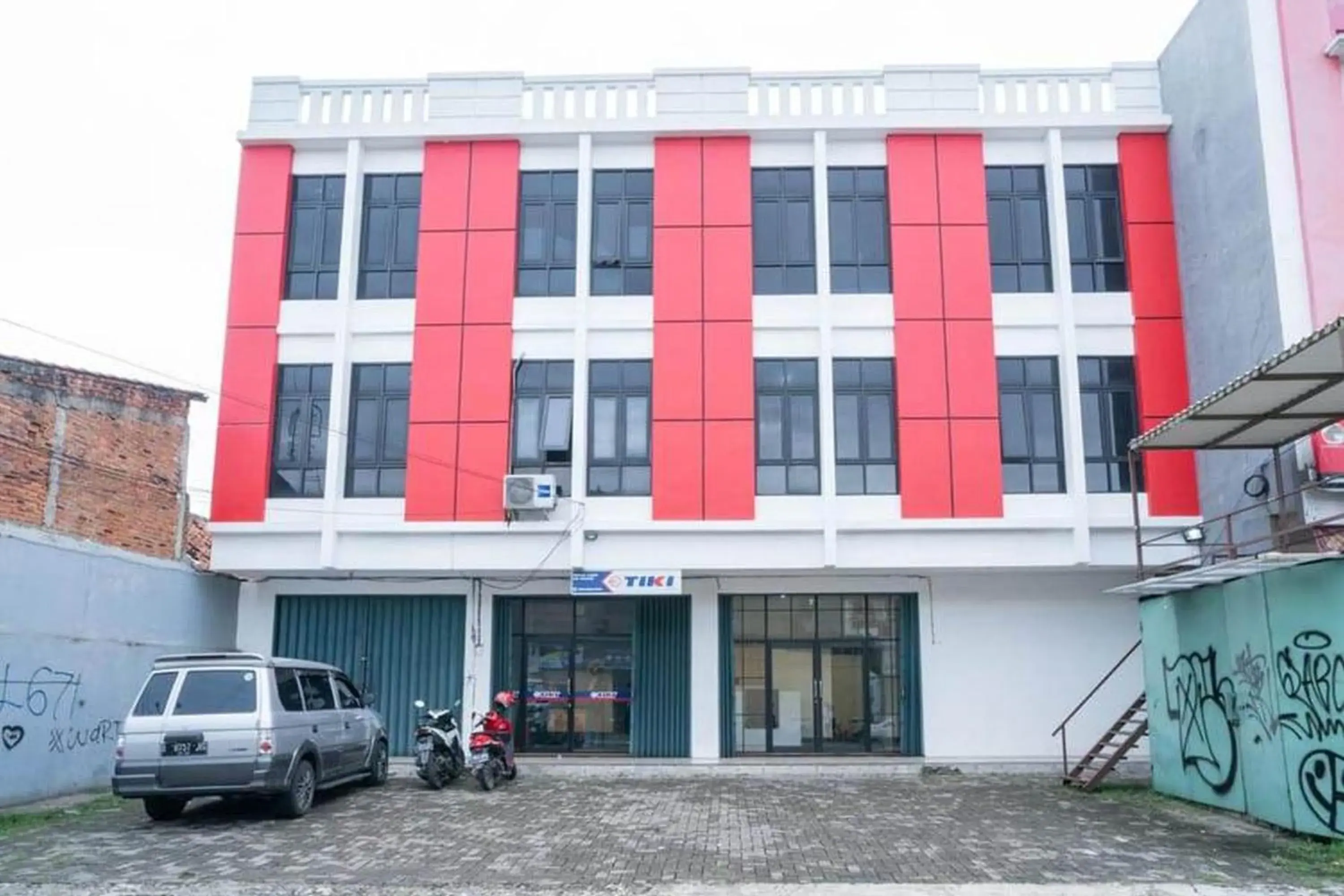 Property building in RedDoorz near Stasiun Tangerang Property building in RedDoorz near Stasiun Tangerang
