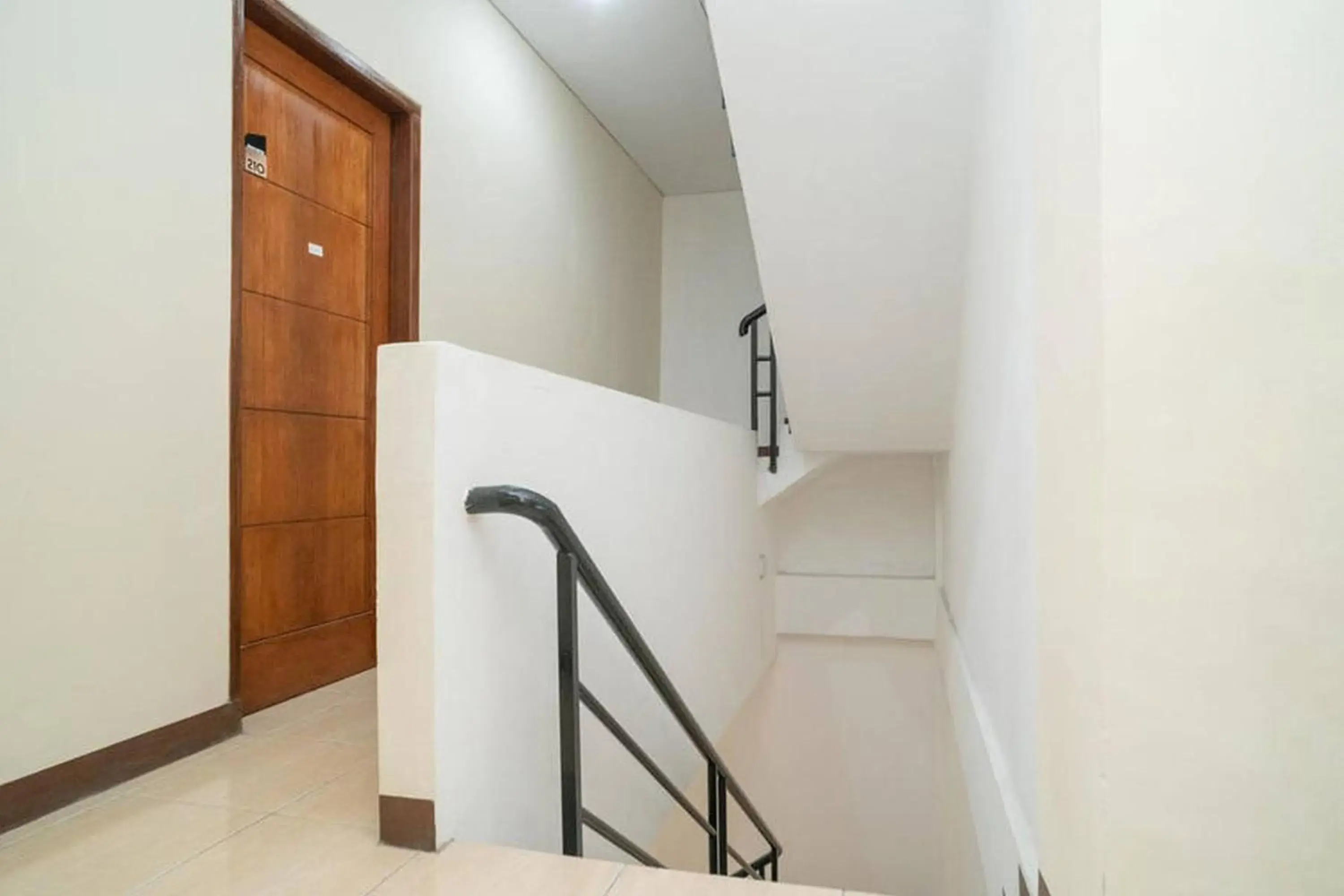 Property building in RedDoorz near Stasiun Tangerang Property building in RedDoorz near Stasiun Tangerang