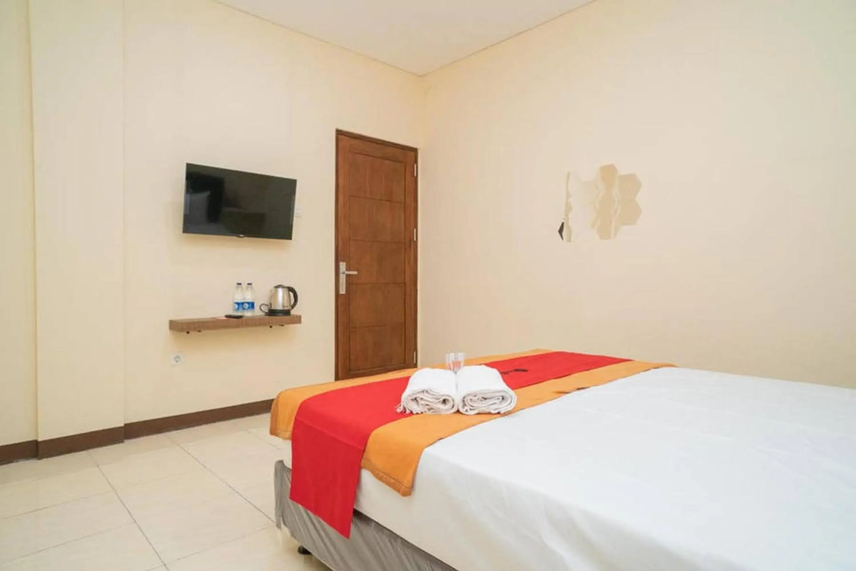 Bedroom, Bed in RedDoorz near Stasiun Tangerang Bedroom, Bed in RedDoorz near Stasiun Tangerang