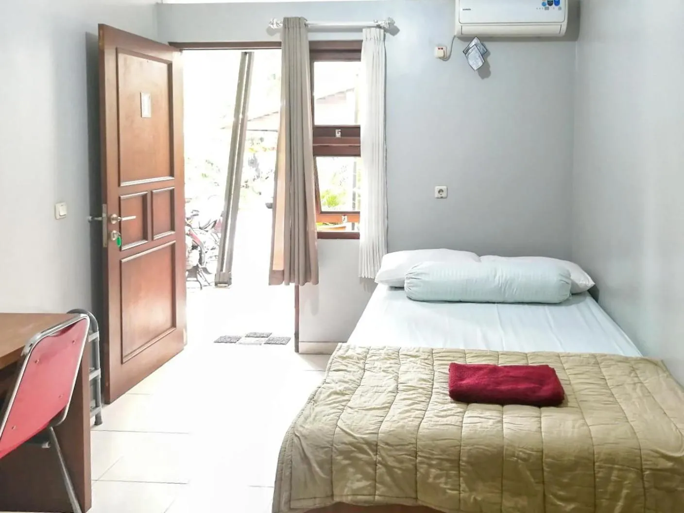 Bed in Griya Sakina Syariah near JIH Yogyakarta Mitra RedDoorz