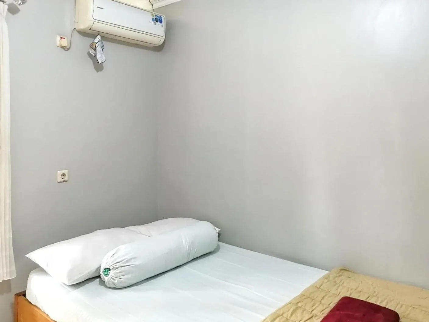 Bed in Griya Sakina Syariah near JIH Yogyakarta Mitra RedDoorz