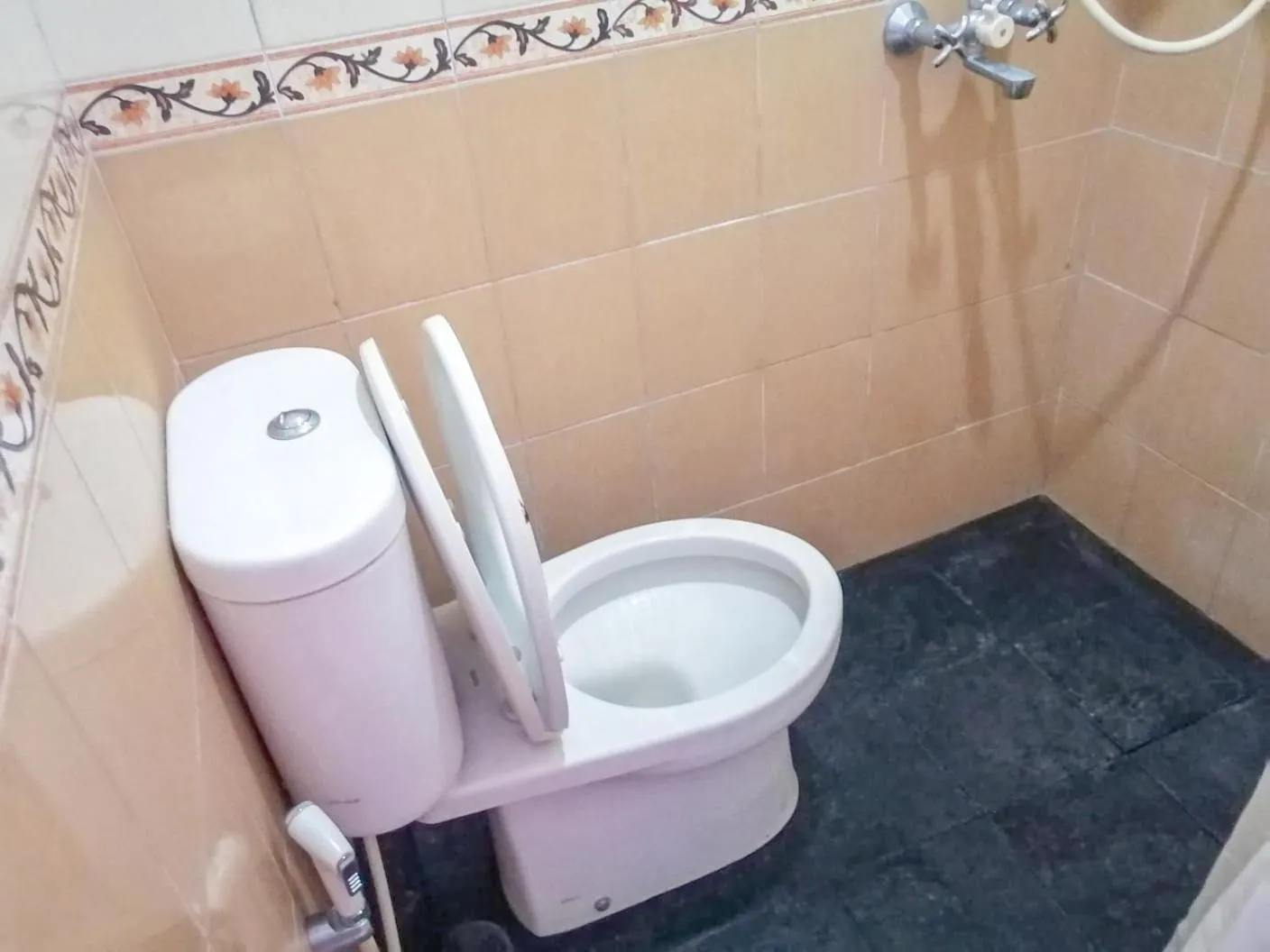 Bathroom in Griya Sakina Syariah near JIH Yogyakarta Mitra RedDoorz