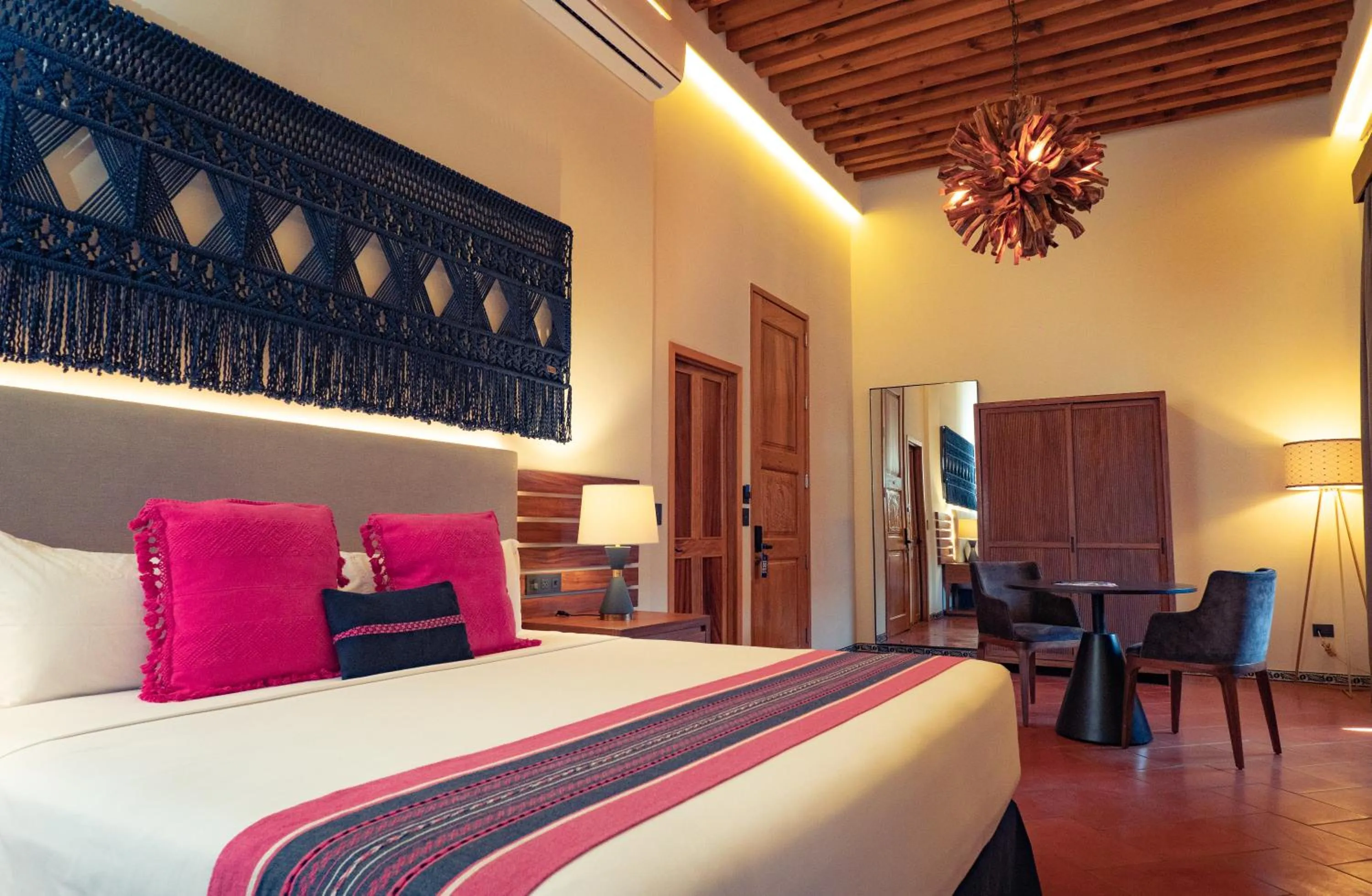 Bed in Casa Azulai Puebla Hotel Boutique