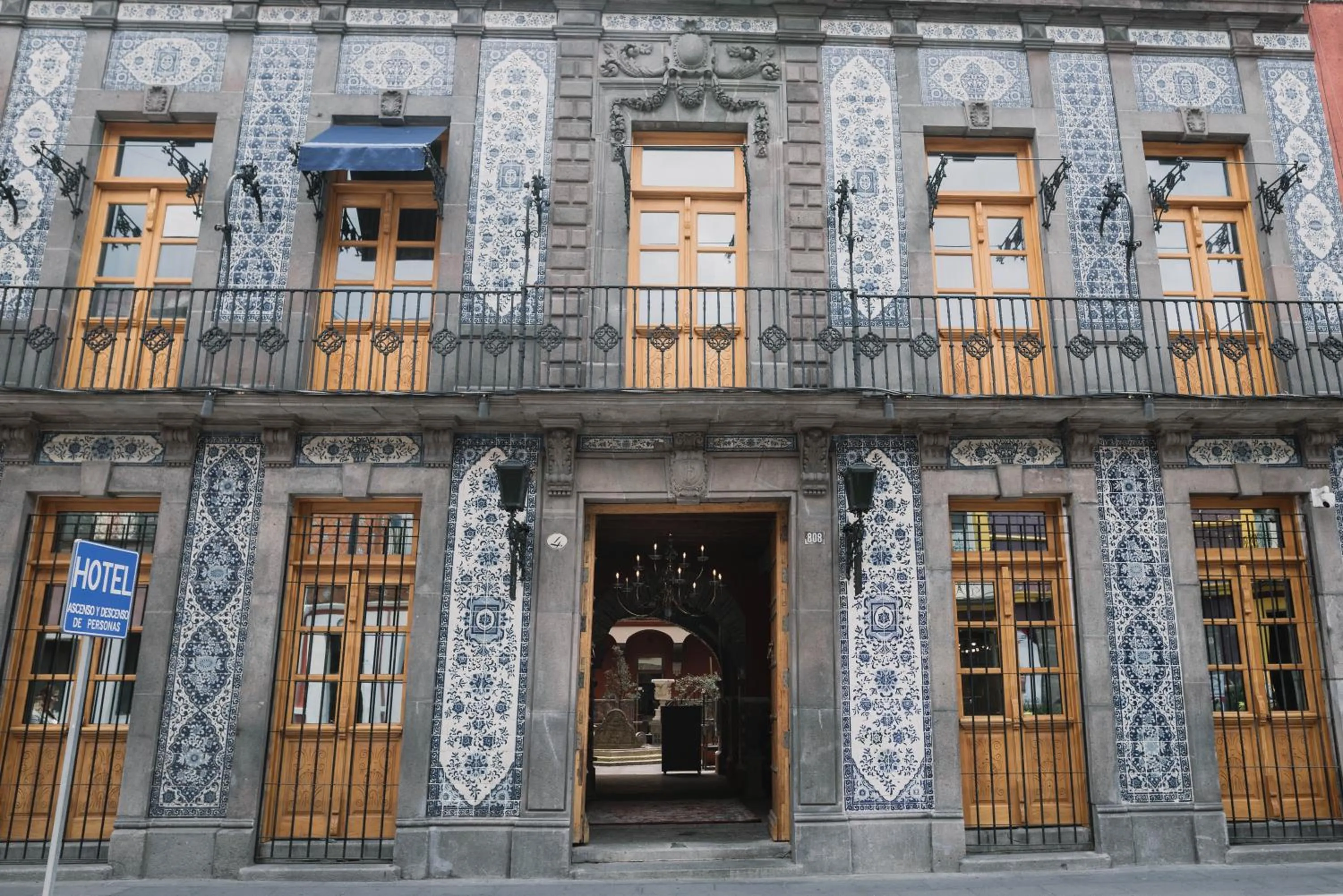 Facade/entrance in Casa Azulai Puebla Hotel Boutique