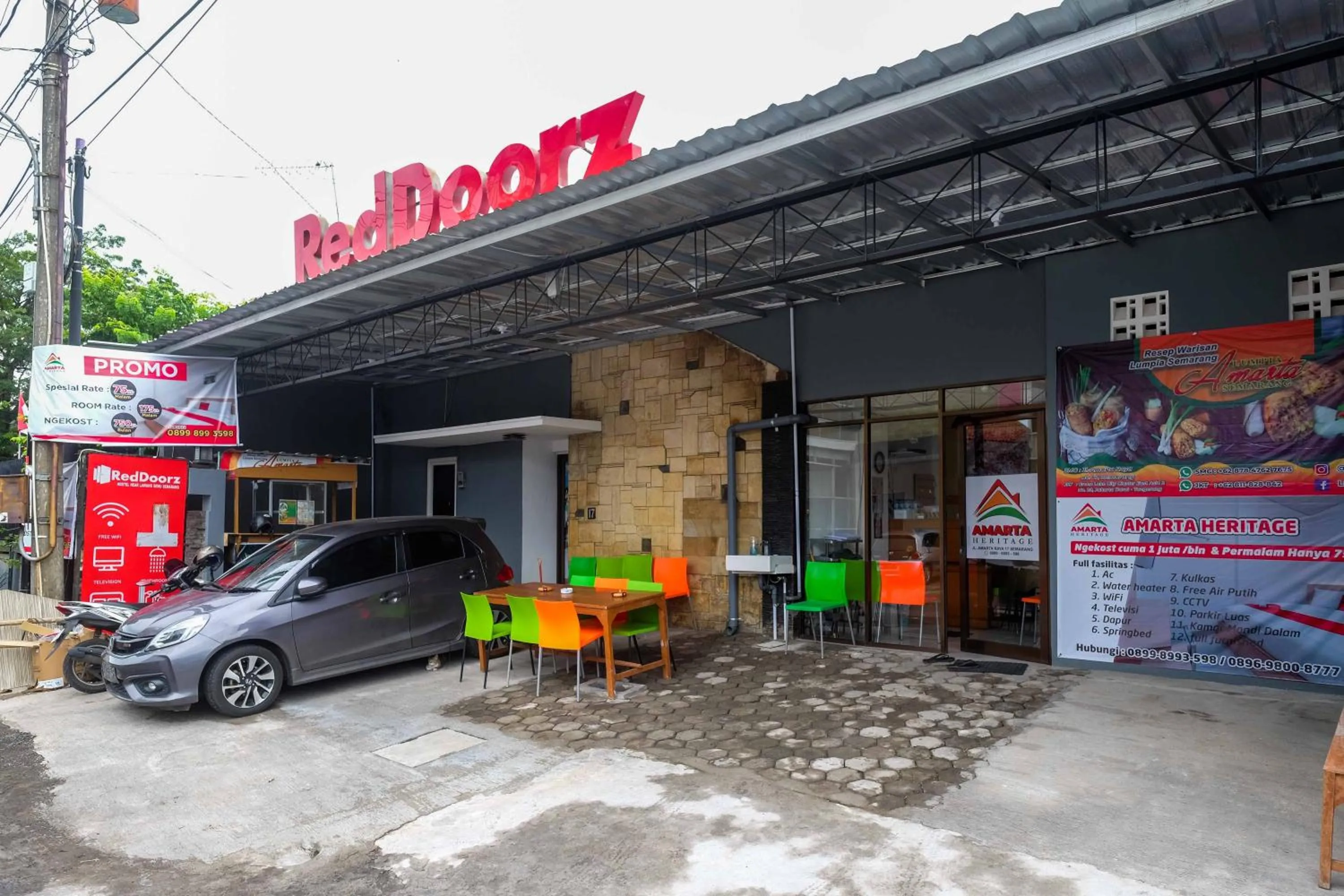 Property building in RedDoorz Hostel near Lawang Sewu Semarang