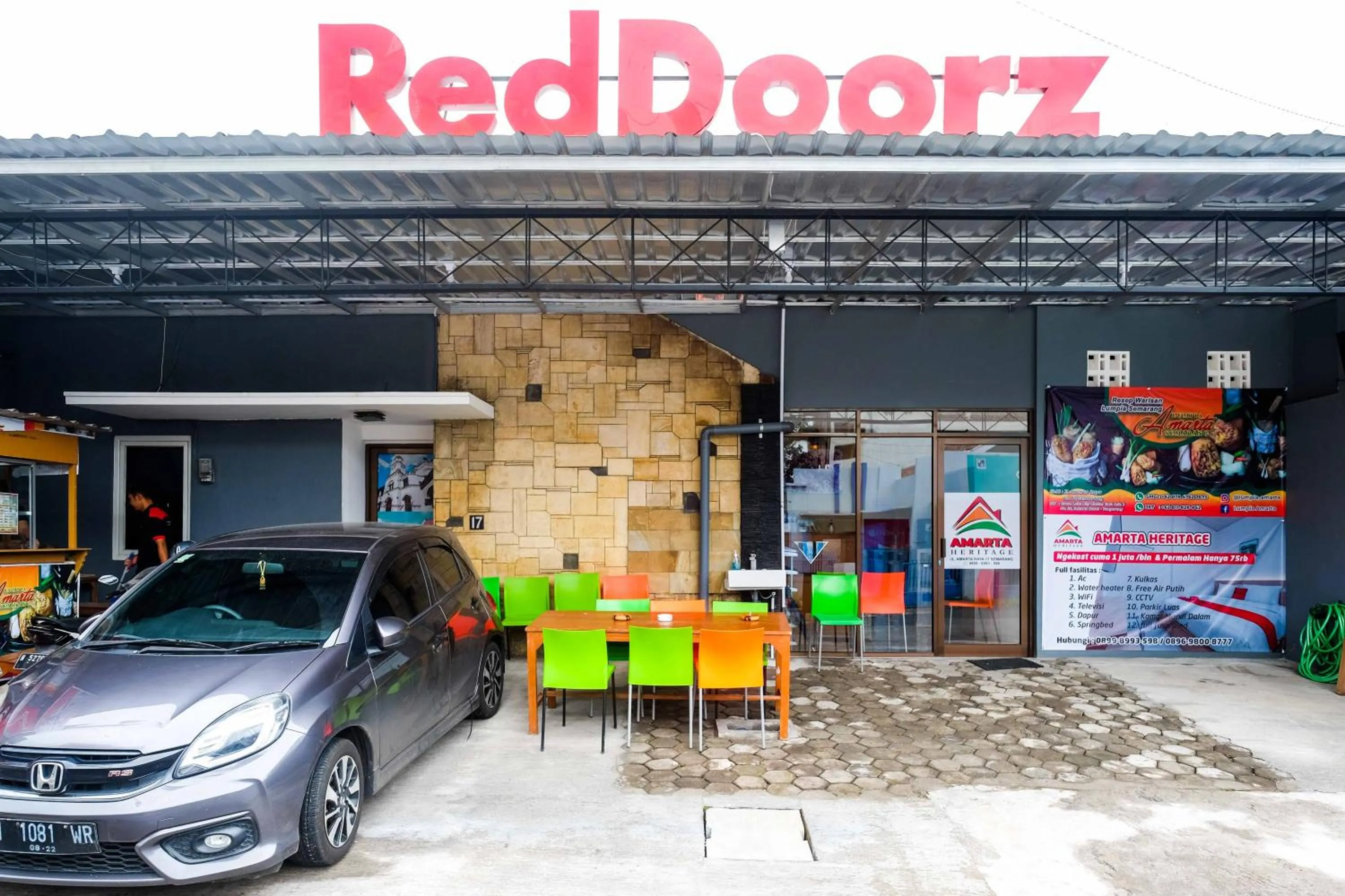 Property building in RedDoorz Hostel near Lawang Sewu Semarang