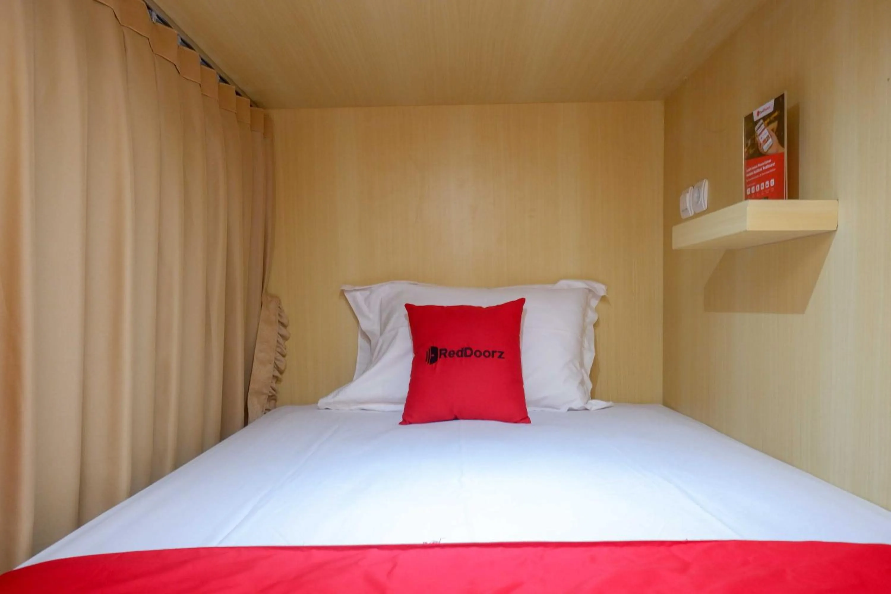 Bedroom, Bed in RedDoorz Hostel near Lawang Sewu Semarang