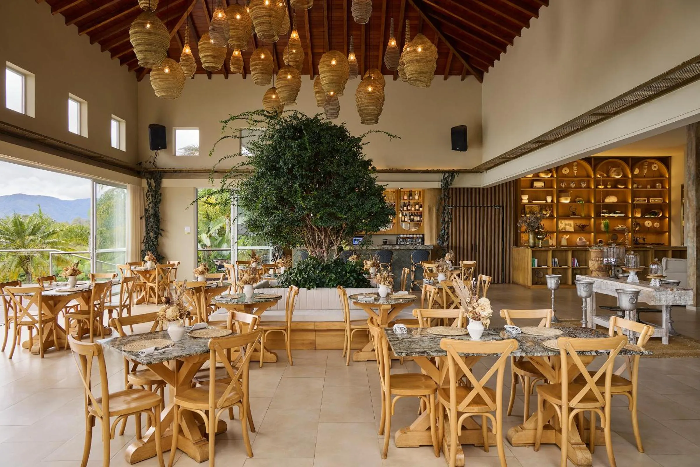 Restaurant/places to eat in Tau House