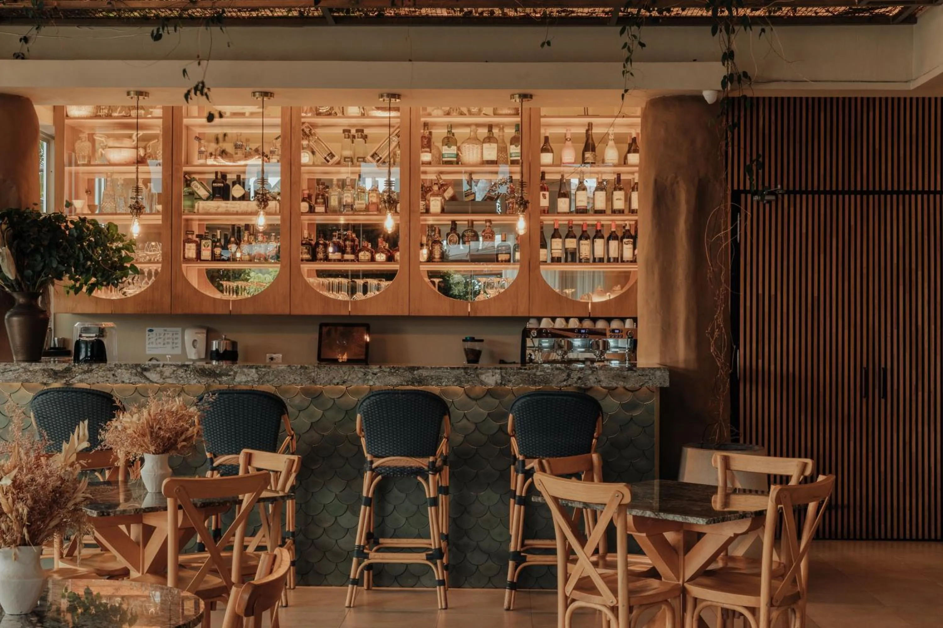 Restaurant/places to eat in Tau House