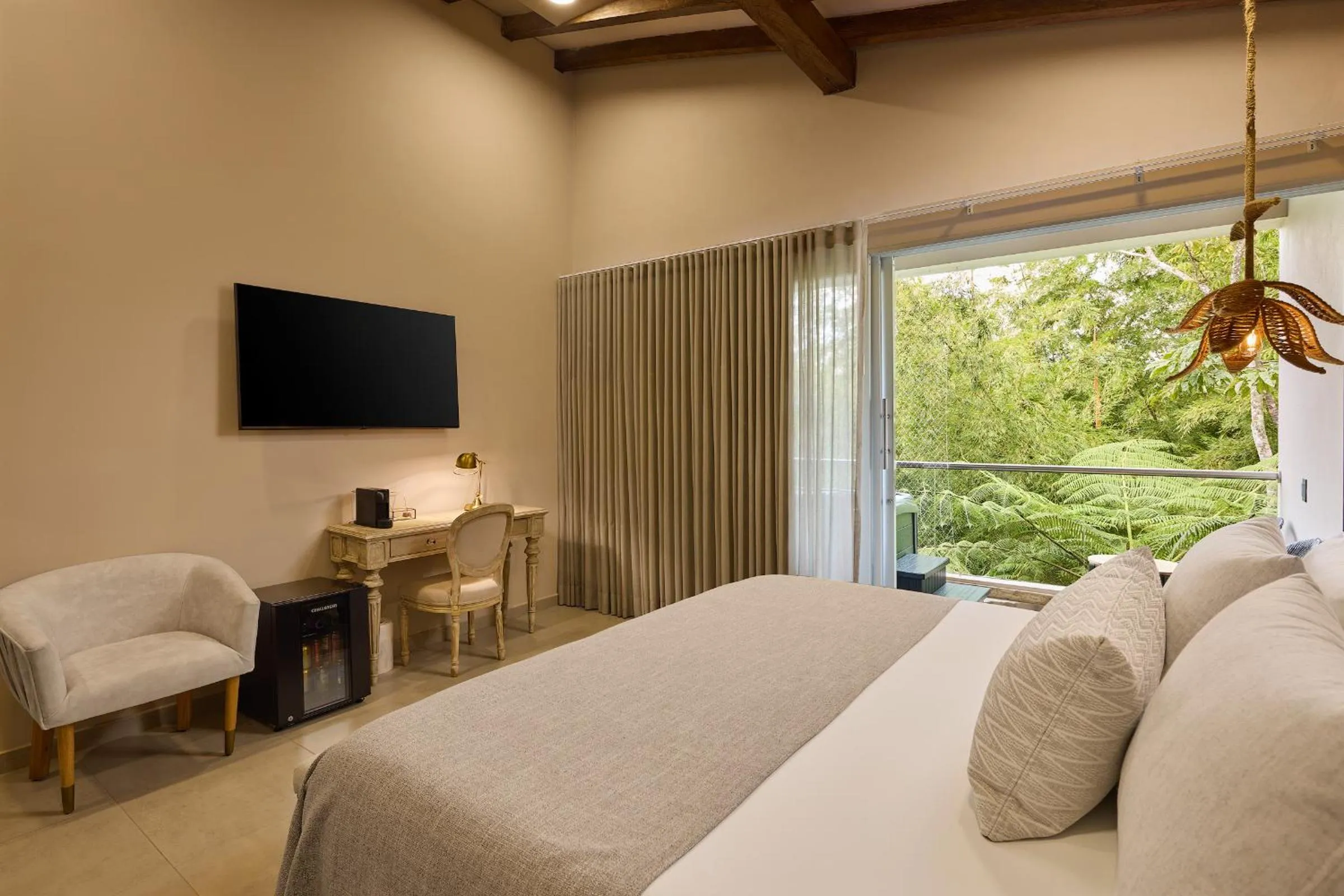 Garden view, Bed in Tau House