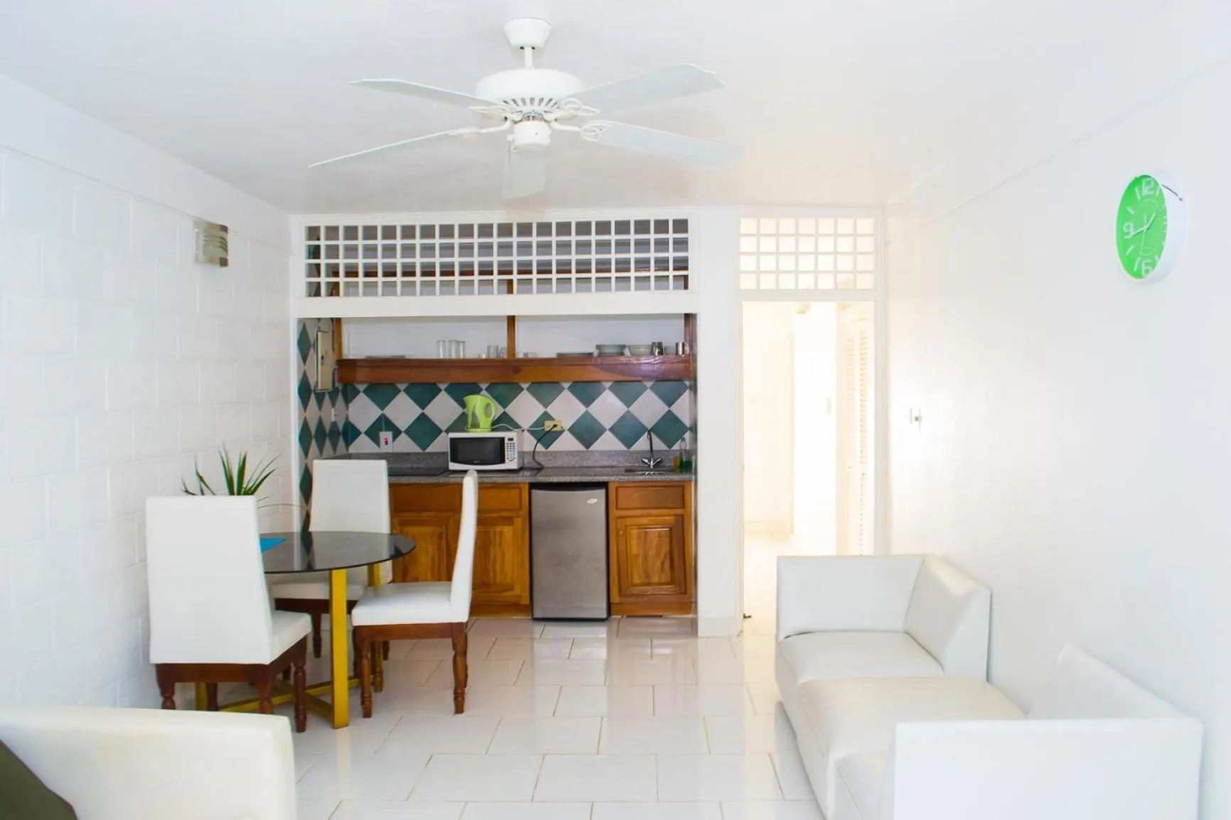 Kitchen or kitchenette, Seating Area in Fisherman's Point