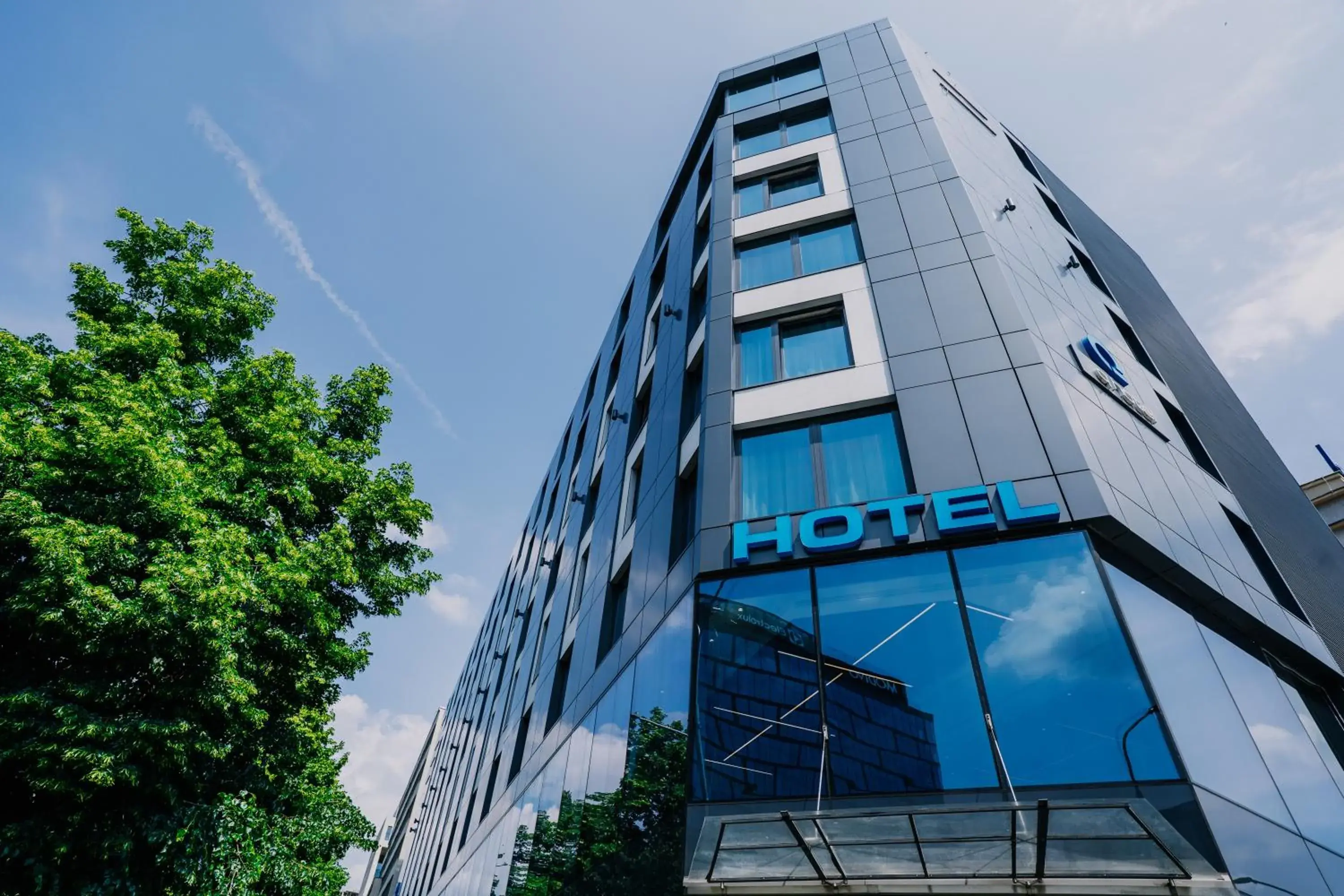 Facade/entrance in Q Hotel Plus Wrocław Facade/entrance in Q Hotel Plus Wrocław