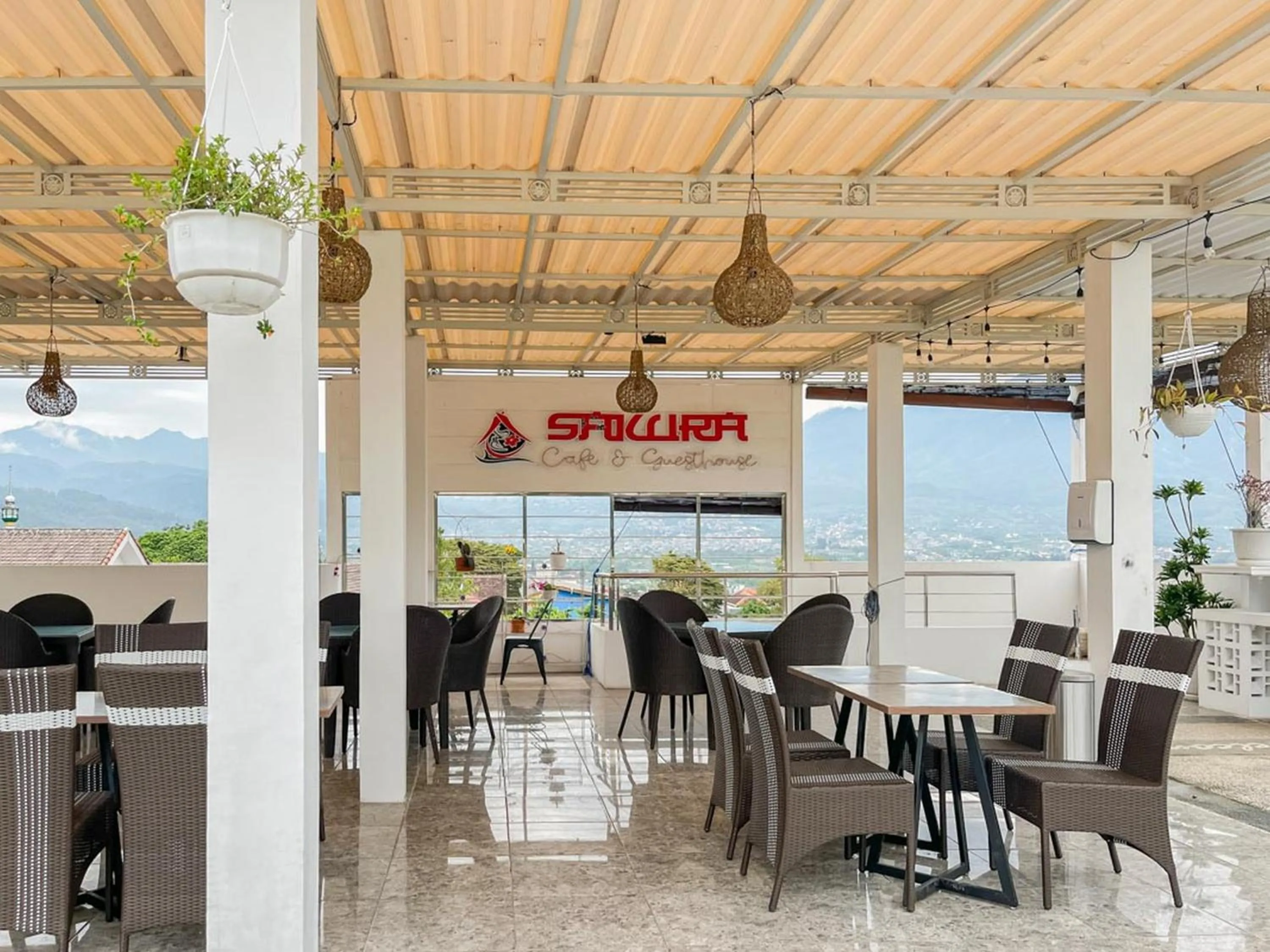Dining area in Sakura Guest House by The Lavana
