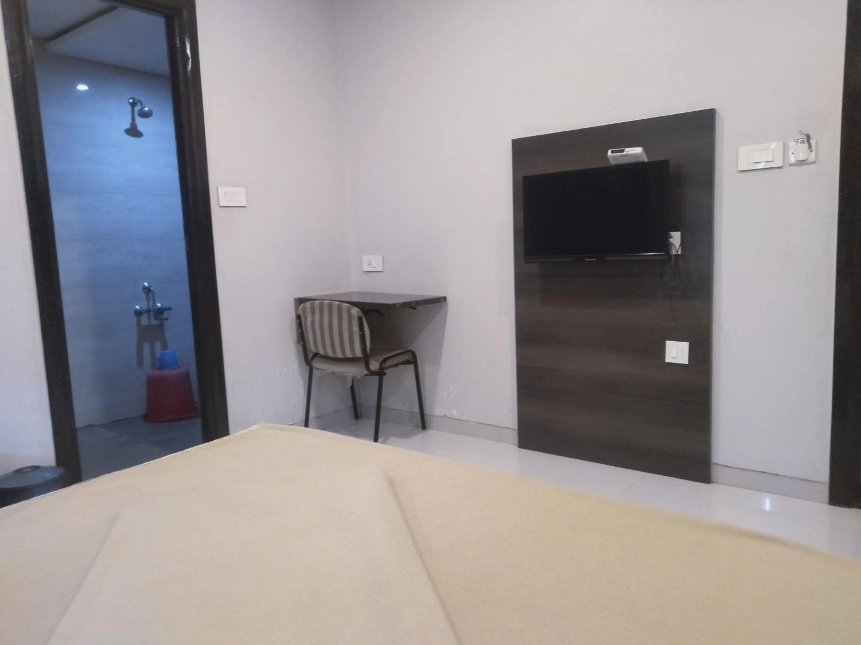 TV and multimedia, Bed in Sai Heera Residency Shirdi